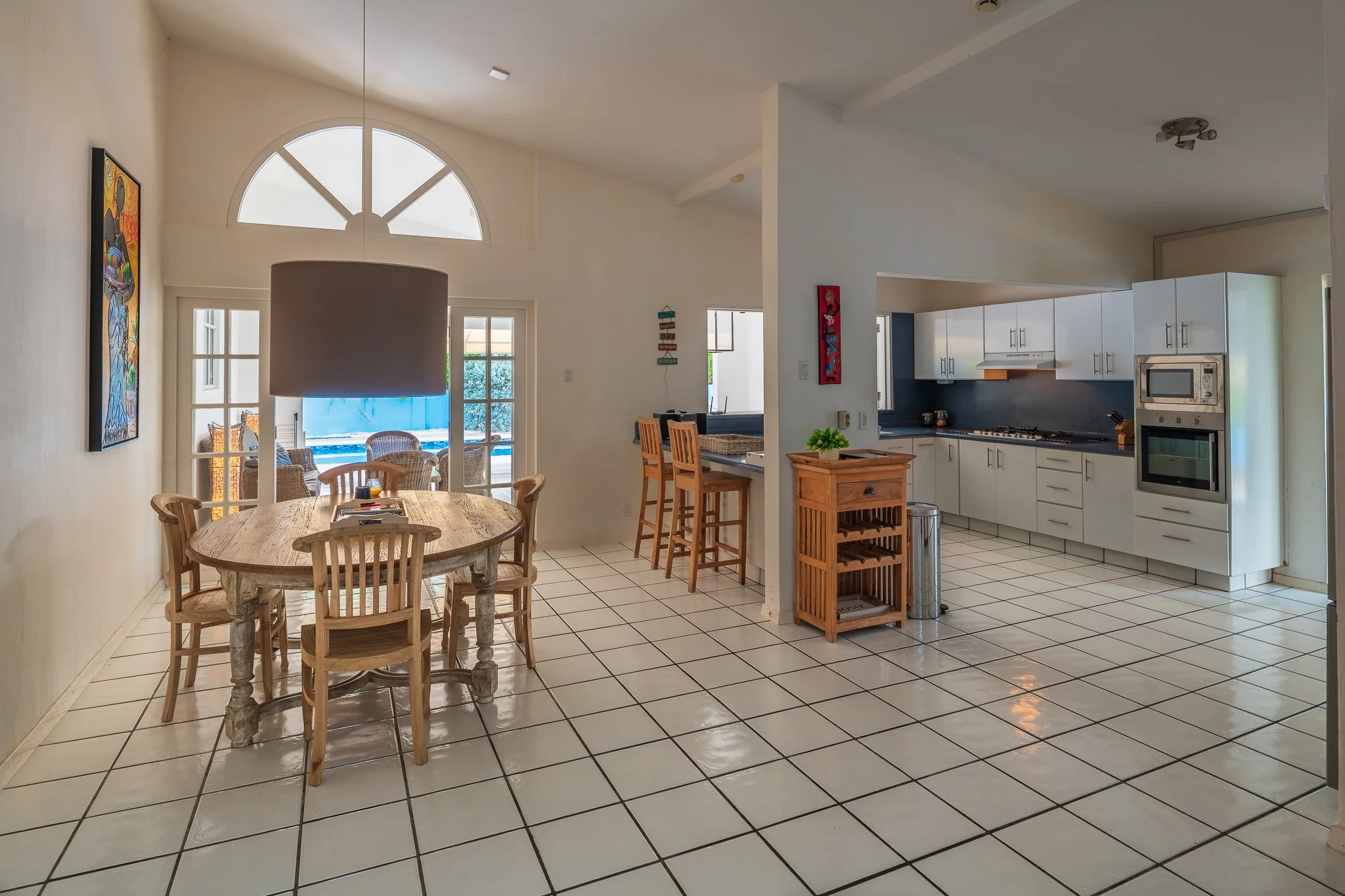 Curacao villa spacious kitchen and dining area