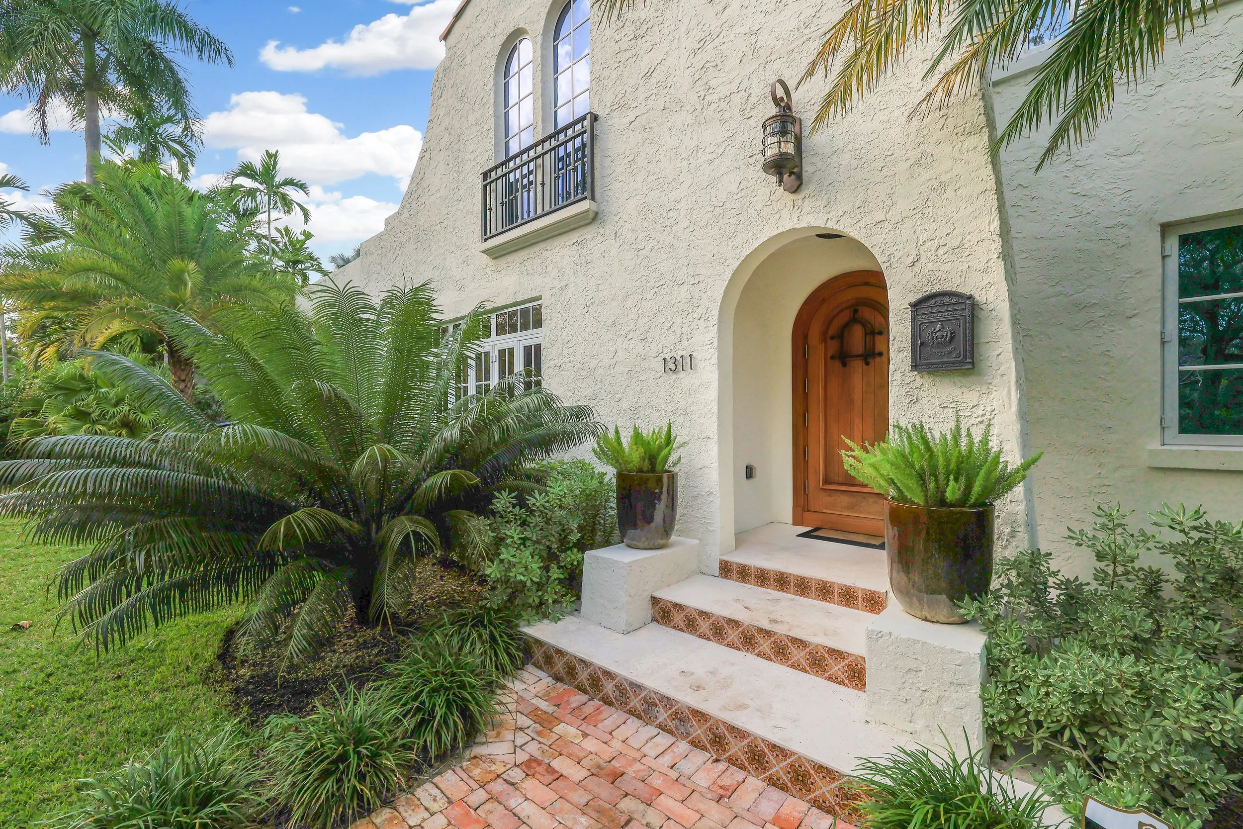 1311 Alhambra Cir-2.jpg
