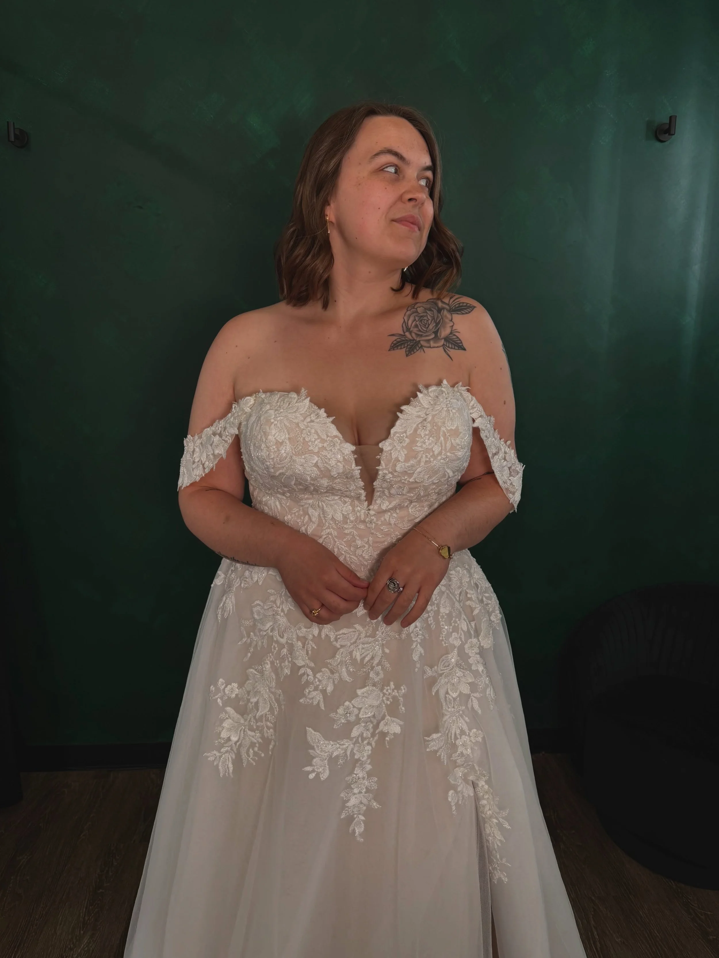 A 2-in-1 AND a slit? say less🤭🤪

Absolutely obsessing over this new @allurebridals gown that just hit our rack🤍