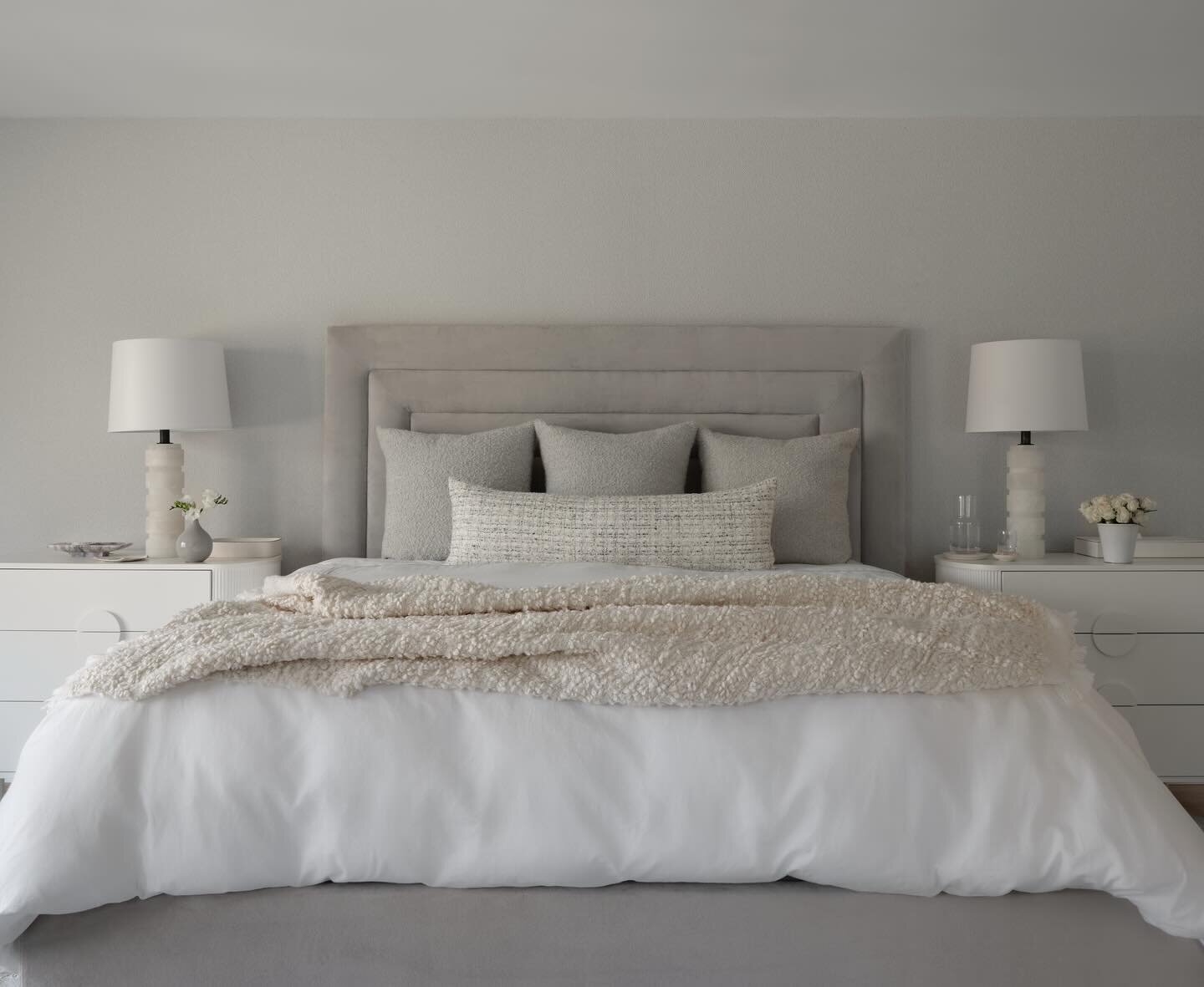 Serene primary bedroom 🩶 #sarahtractinteriors 

Photo @reidrolls.interiors 
Styling @deirdrekingcreative