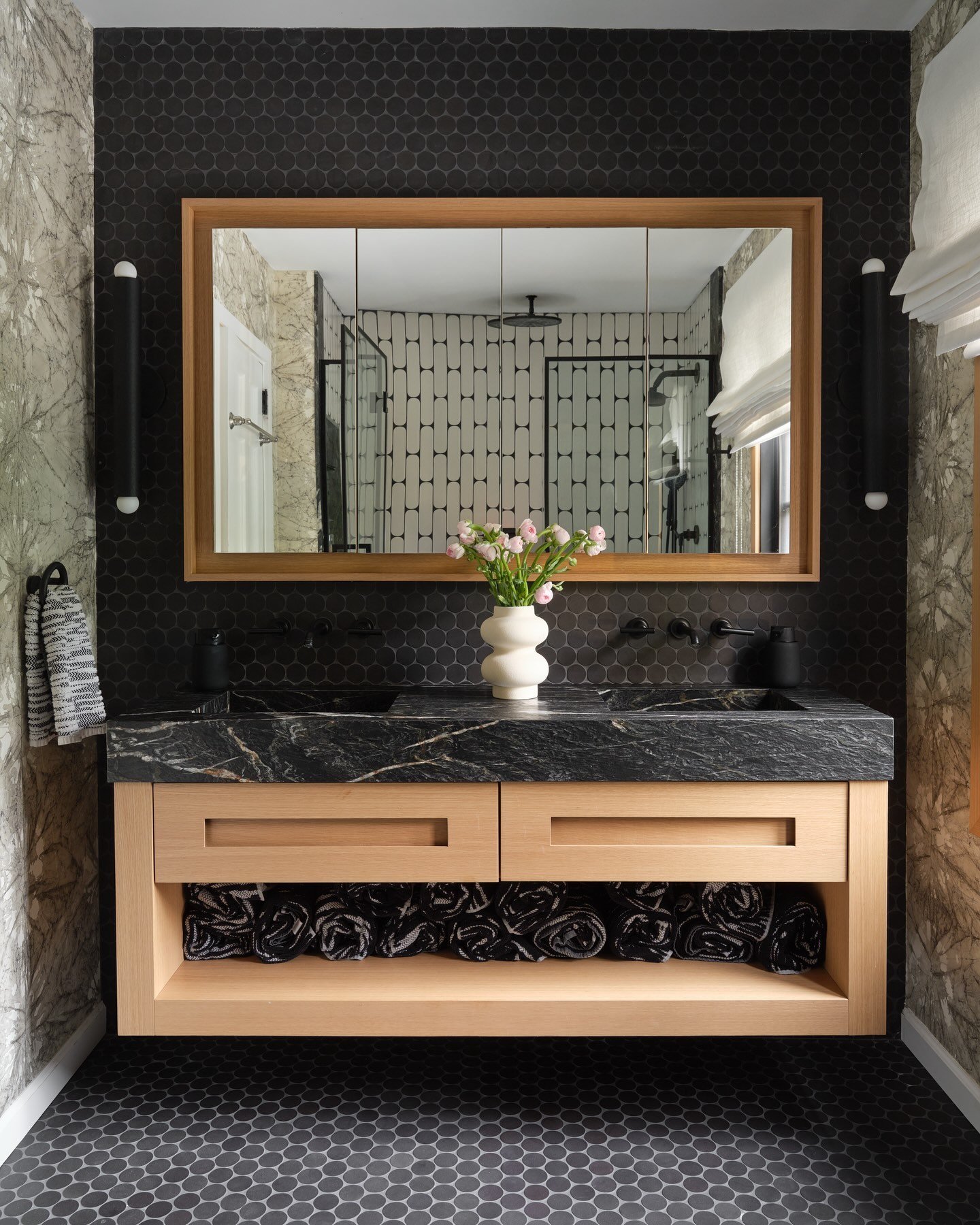 Boys Bath ⚡️ 

Photo @reidrolls.interiors 
Styling @deirdrekingcreative 
#sarahtractinteriors