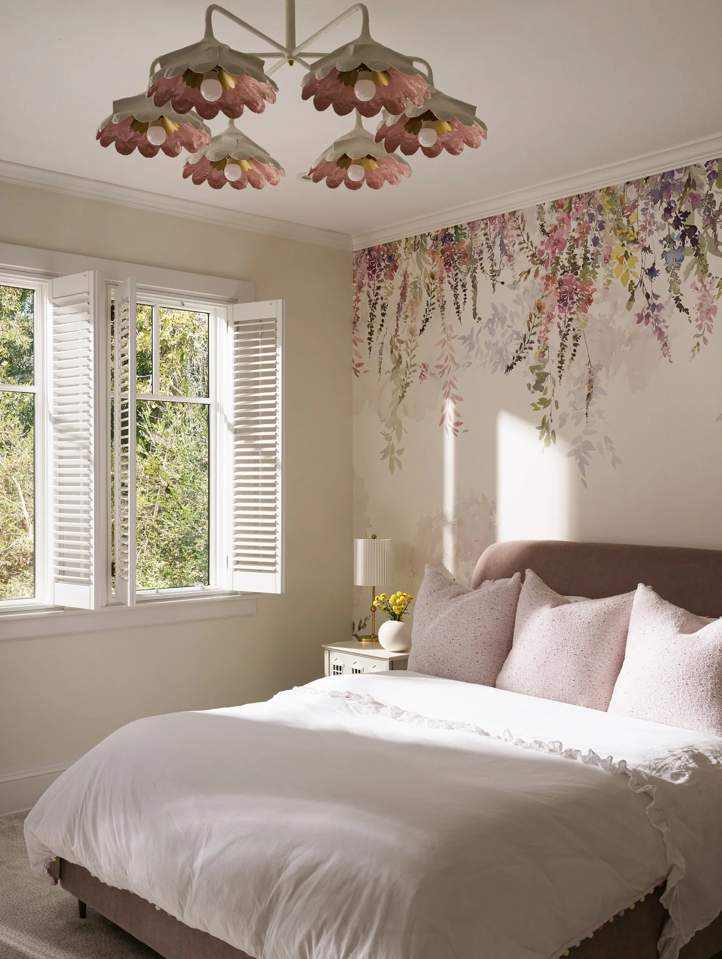 Bright and dreamy girls room 💫

Design @sarahtract 
Photo @furman.interiors 
Styling @californiacasa 

#interiordesign #girlsroom #decor #sarahtract #interiors #projectreveal