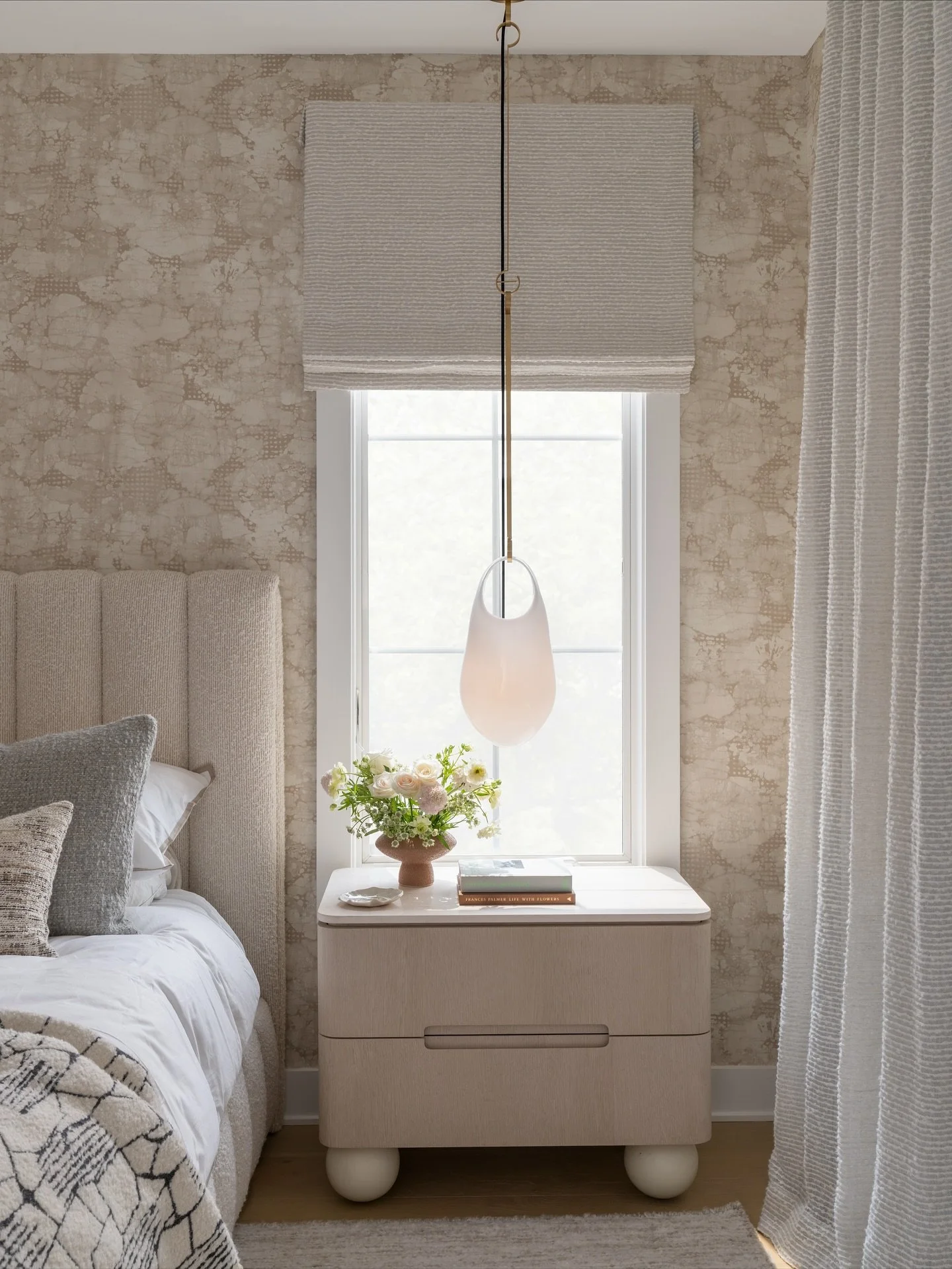 Serene and elevation primary bedroom &bull; 

Design @sarahtract 
Photo @reagentaylorphotography 
Styling @deirdrekingcreative 

#InteriorDesign
#BedroomDesign
#BedroomInspo
#HomeDecor
#InteriorStyling
#InteriorGoals
#DesignDetails