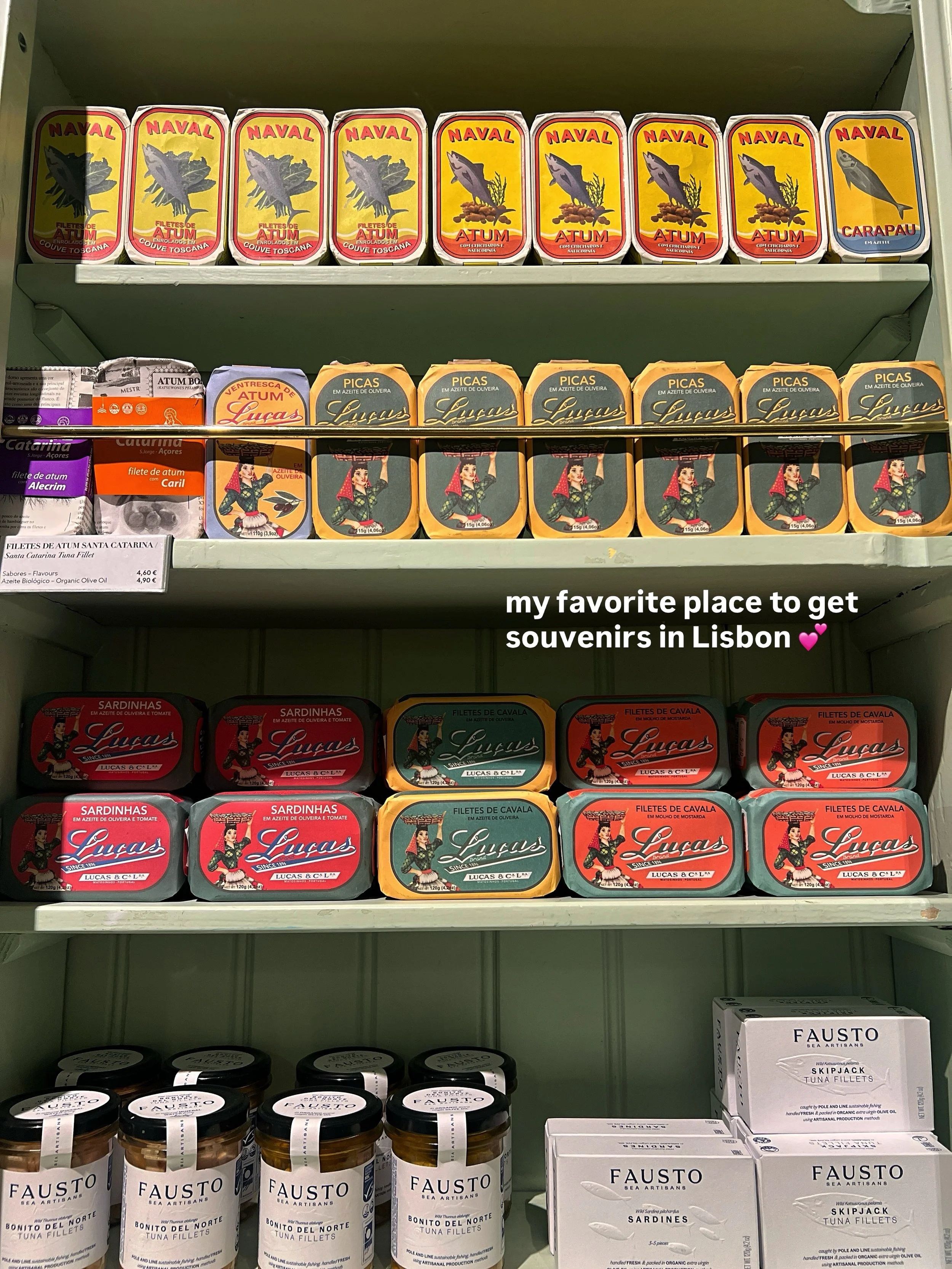 Sharing my favorite store for souvenirs in Lisbon 🤗

(technically it has 3 locations but I&rsquo;m sharing my favorite)

👉A Vida Portuguesa 
📍R. Nova do Almada 72, 1200-289 Lisboa
🕕 10am-7:30pm (opens at 11am on Sundays)

Souvenirs Lisbon | Lisbo