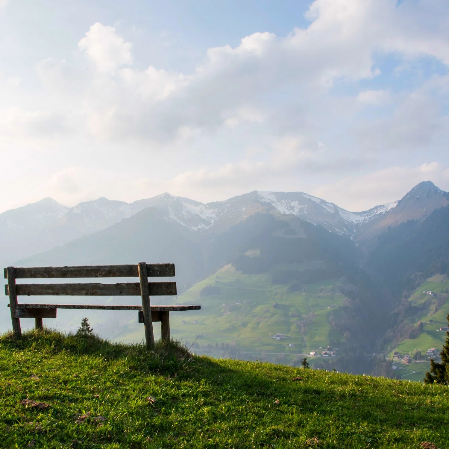 The Sacred Pause Beneath the Storm: Pisces Moon, Saturn Retrograde
