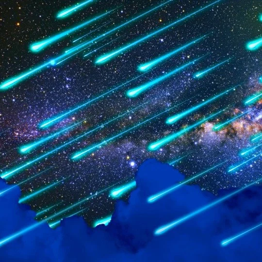 Celestial Messengers Between Eclipses: The Comets of Transformation