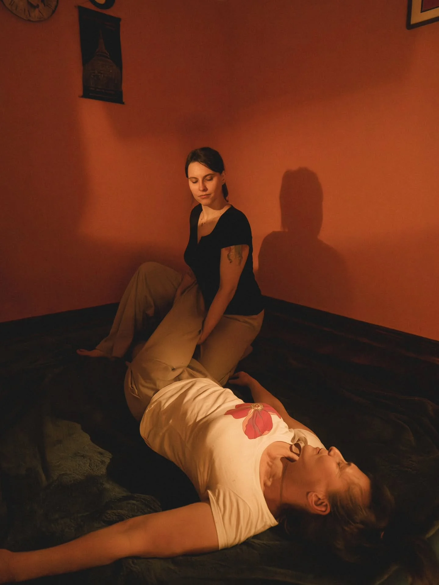 I noticed that sometimes people want to relax, but find that the body doesn&rsquo;t always follow that intention.

This can happen because the body learns from experience, and for many of us staying alert or holding tension has been a long-term way o