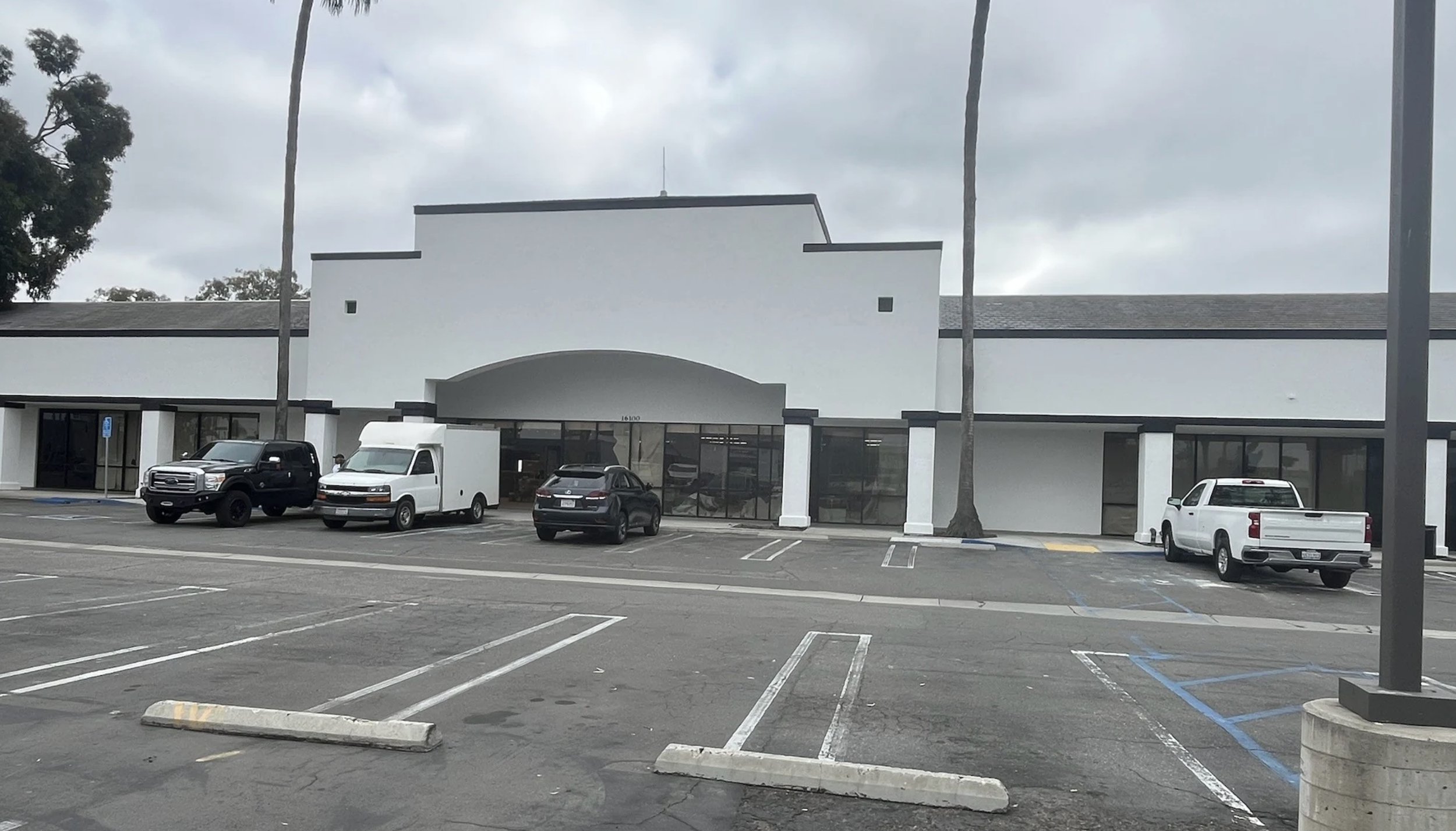 Retail center exterior repaint in Huntingtoin beach, Ca