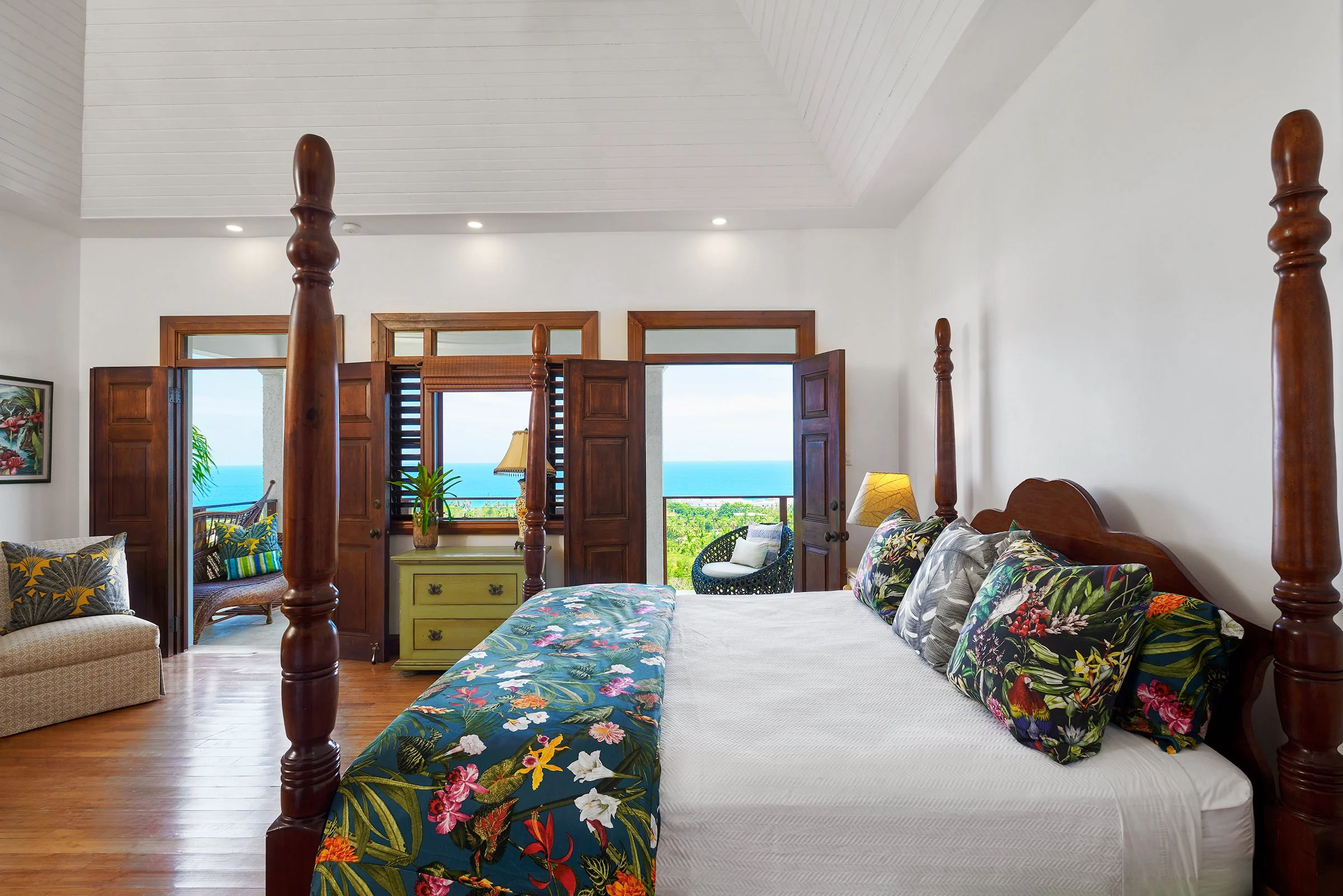 Water Lily  Room
Just beside the Anthurium room, overlooking the infinity pool, with a lovely view of the Caribbean sea. King-size bed and balcony. En-suite bathroom with walk-in shower.