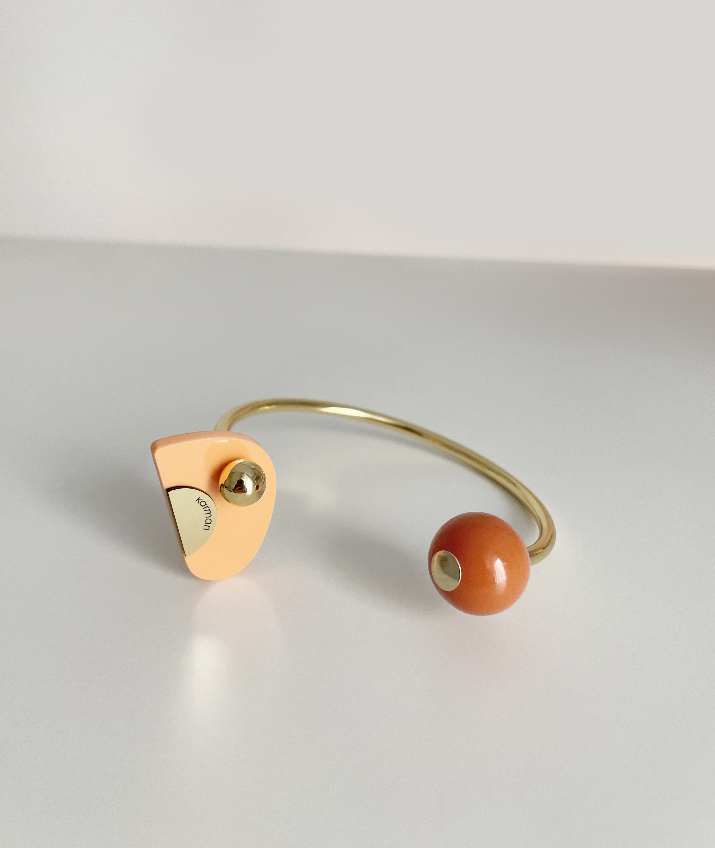 AKARI_OpenCuff.jpg