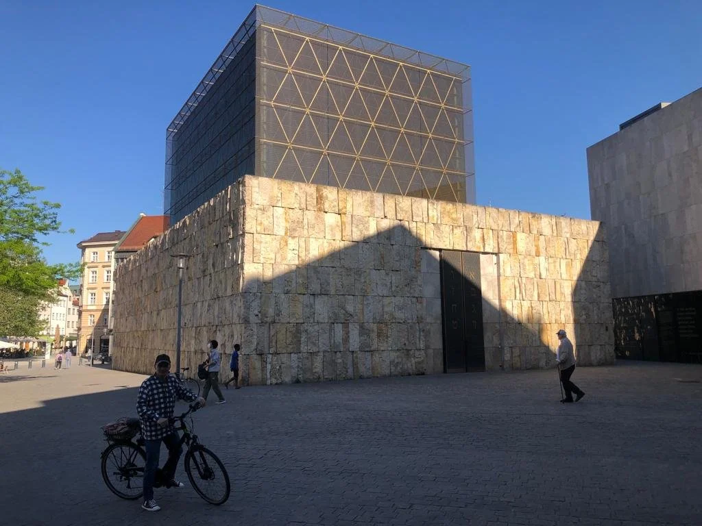 Munich synagogue exterior.JPG