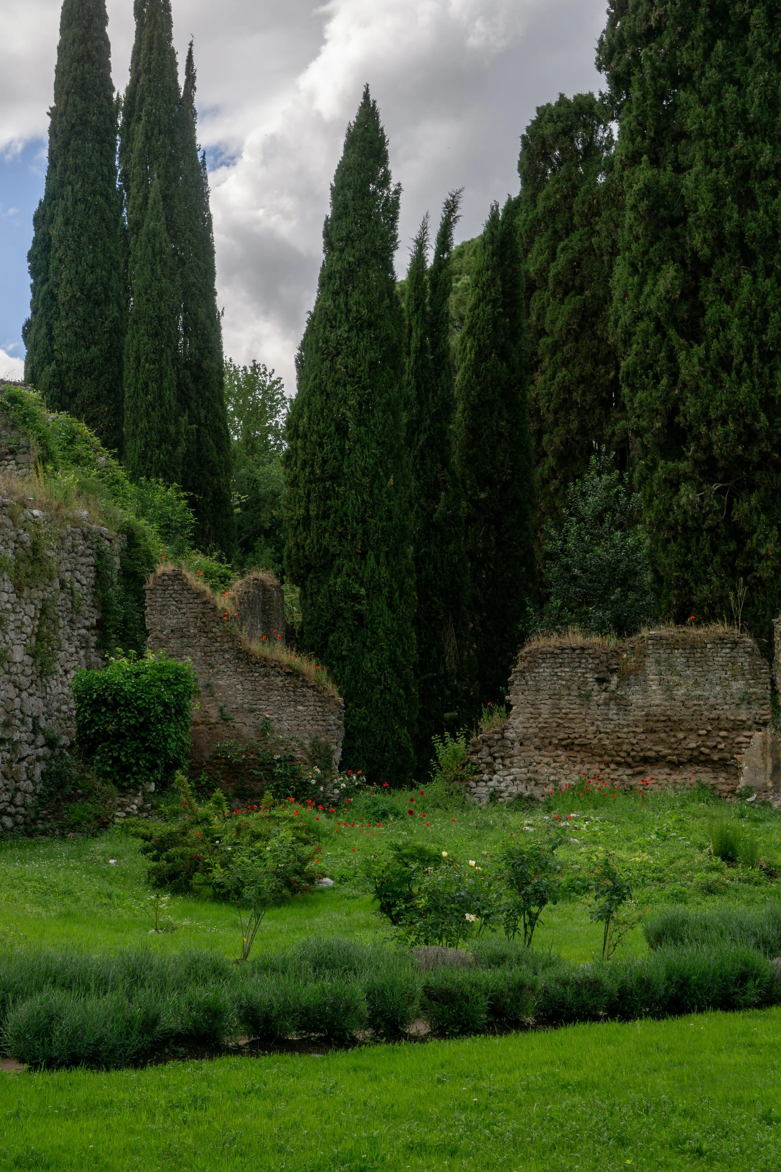 ruins-ninfa-gardens.jpg