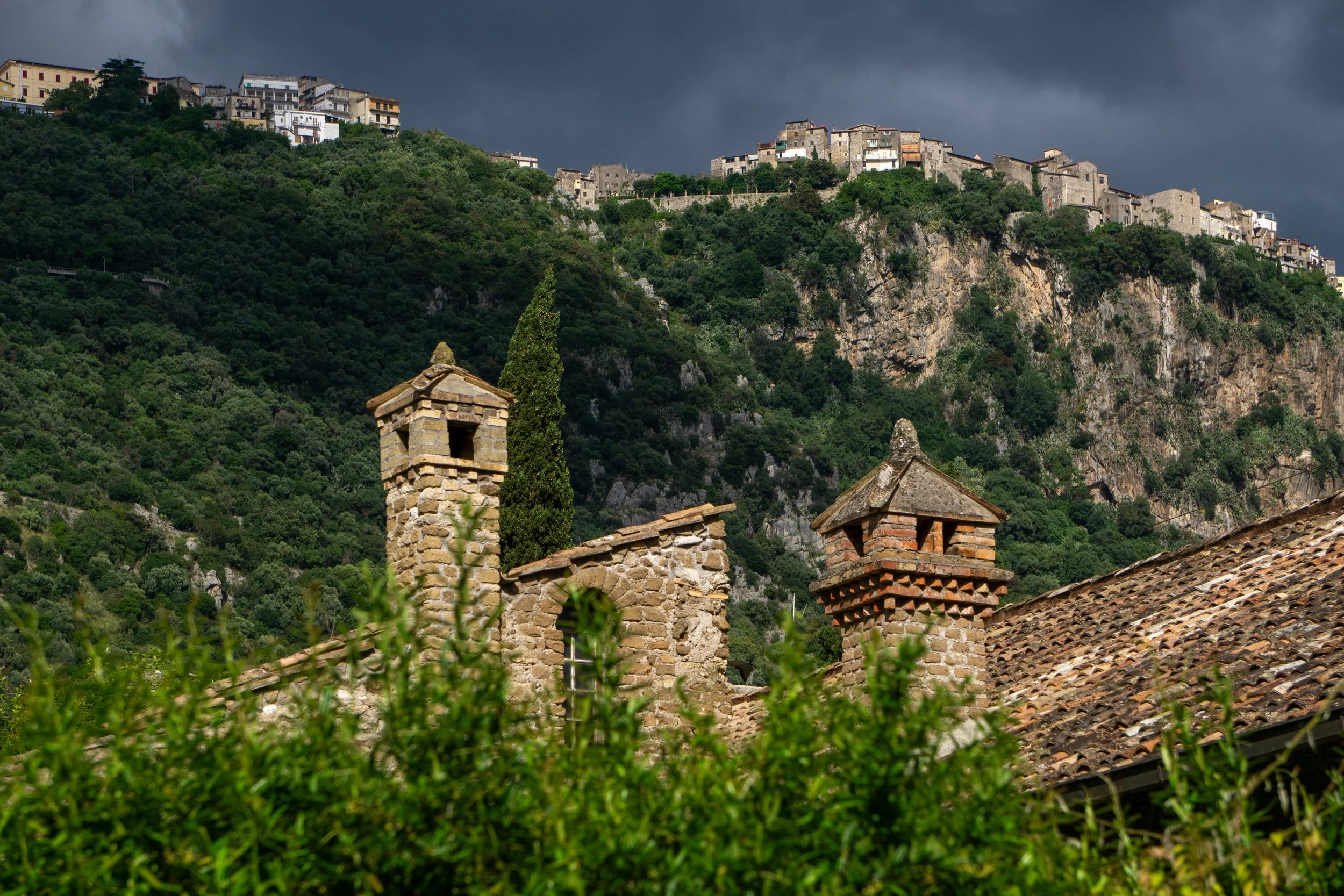 ninfa-cliffs.jpg