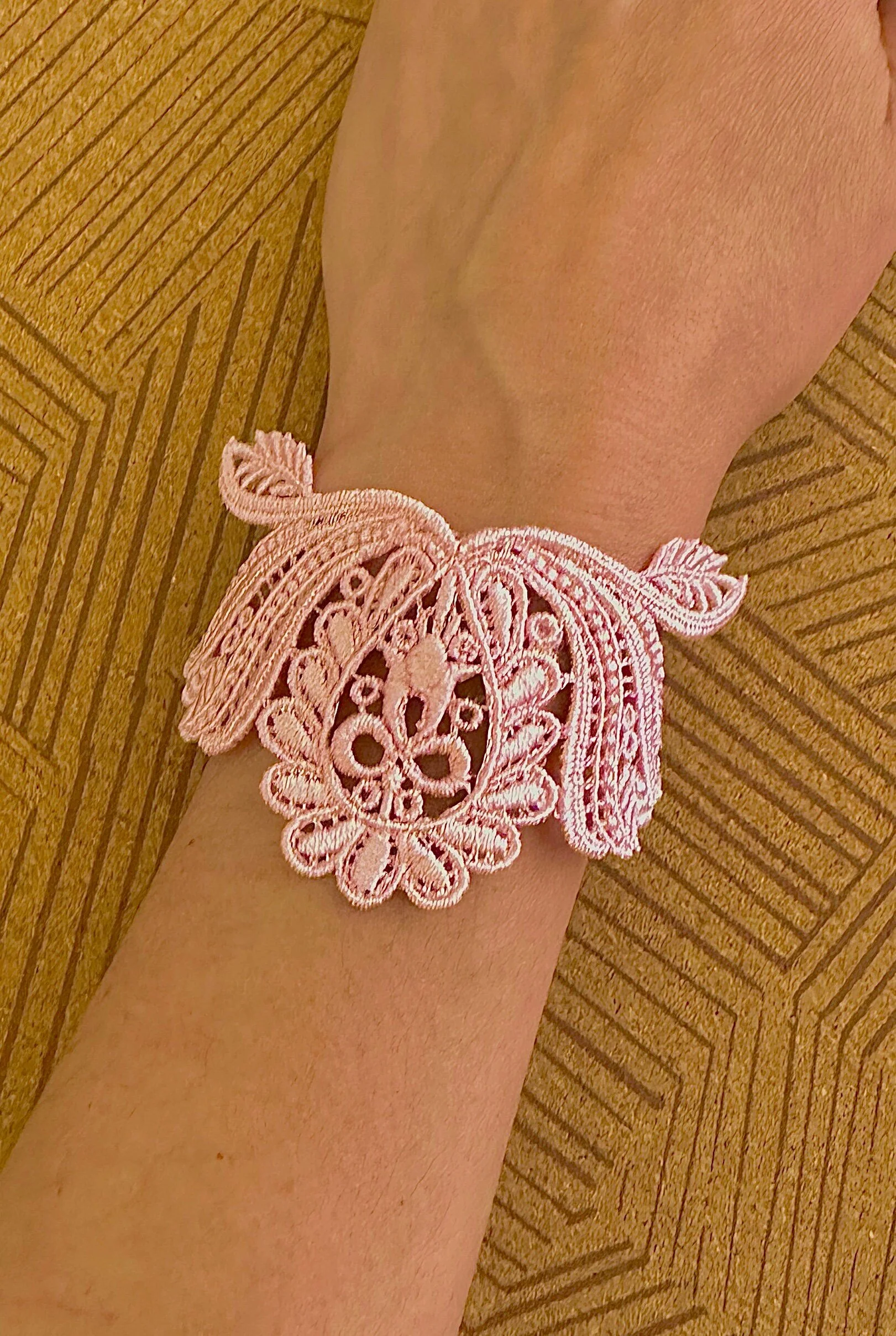 https://i.etsystatic.com/35672984/r/il/0c5eaa/5360372715/il_fullxfull.5360372715_ar10.jpg