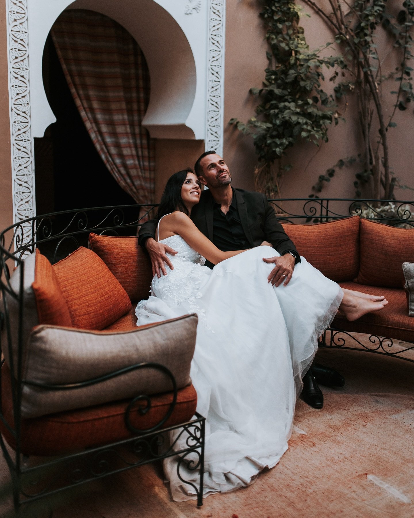 Je photographie des mariages dans le monde entier ! 

Et pas seulement en France et en Suisse ! 

🌸Pourquoi ? 

☀️J&rsquo;adore voyager 🧳 
☀️La diversit&eacute; des lieux, des cultures et des lumi&egrave;res me permettent de cr&eacute;er des report
