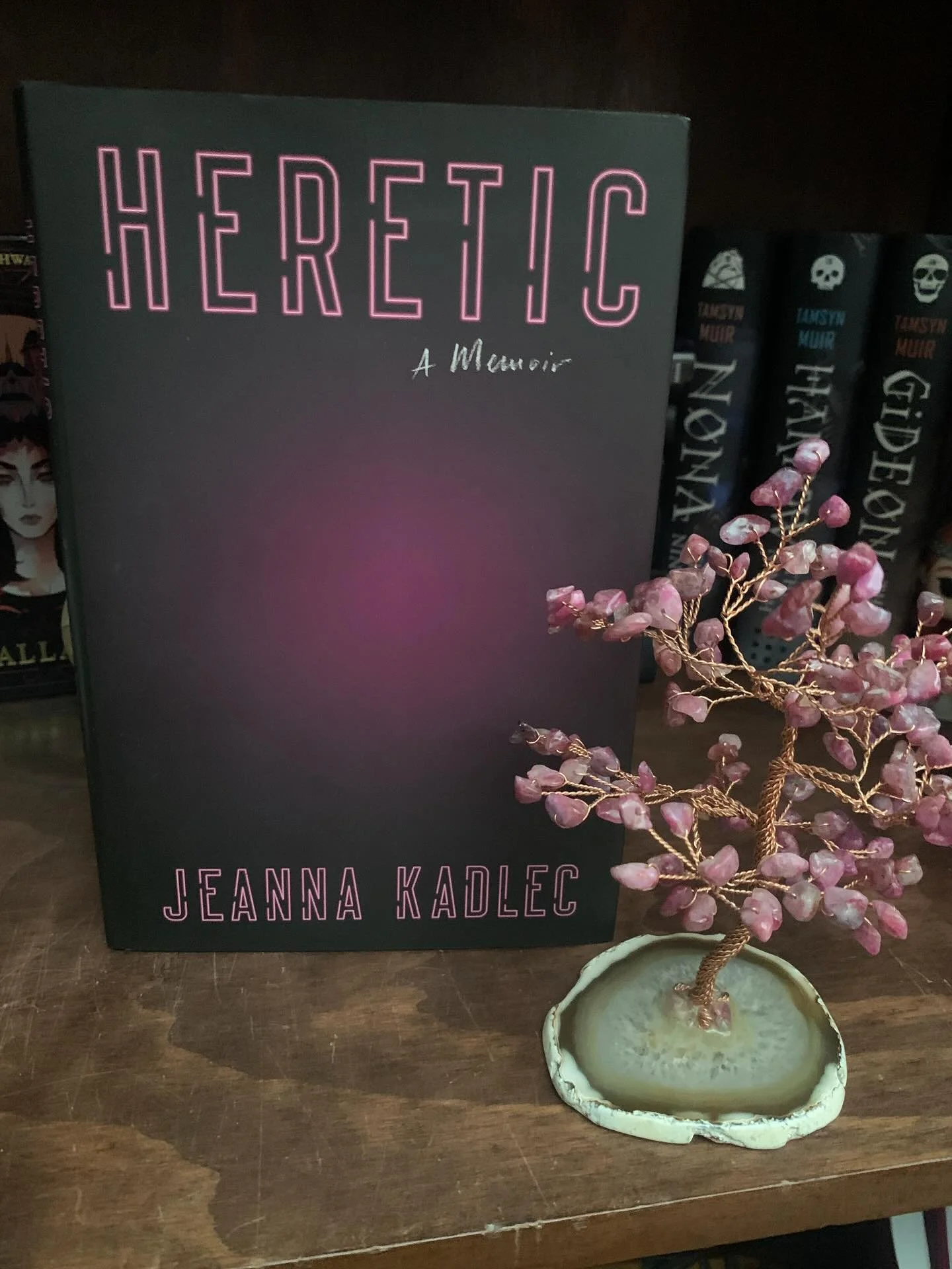 Happy paperback release day to @jeannakadlec for her memoir: HERETIC! 

HERETIC: A Queer Revolt Against Evangelicalism, Empire and the Lies We Are Sold is Kadlec&rsquo;s story of discovering her queerness, leaving the church and discovering what spir