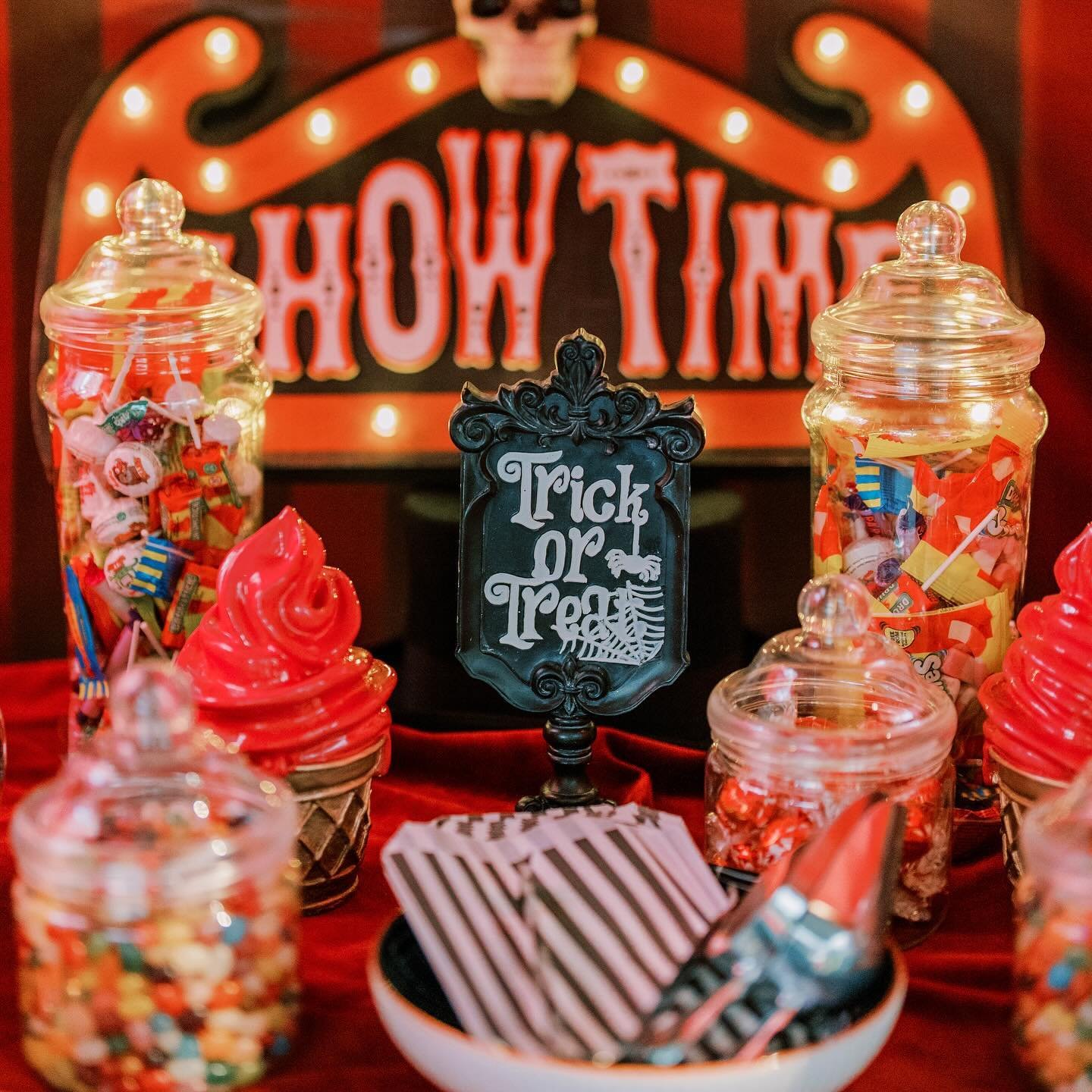Chills &amp; Thrills ~ Halloween Stills 📸 

Photo @wonderandmagicie 

#AndreaWinckworthEvents #eventplanner #eventdesign #eventproduction #eventprofs #partyplanner #corporateevent #corporateeventplanning #halloweenparty #dublin #ireland
