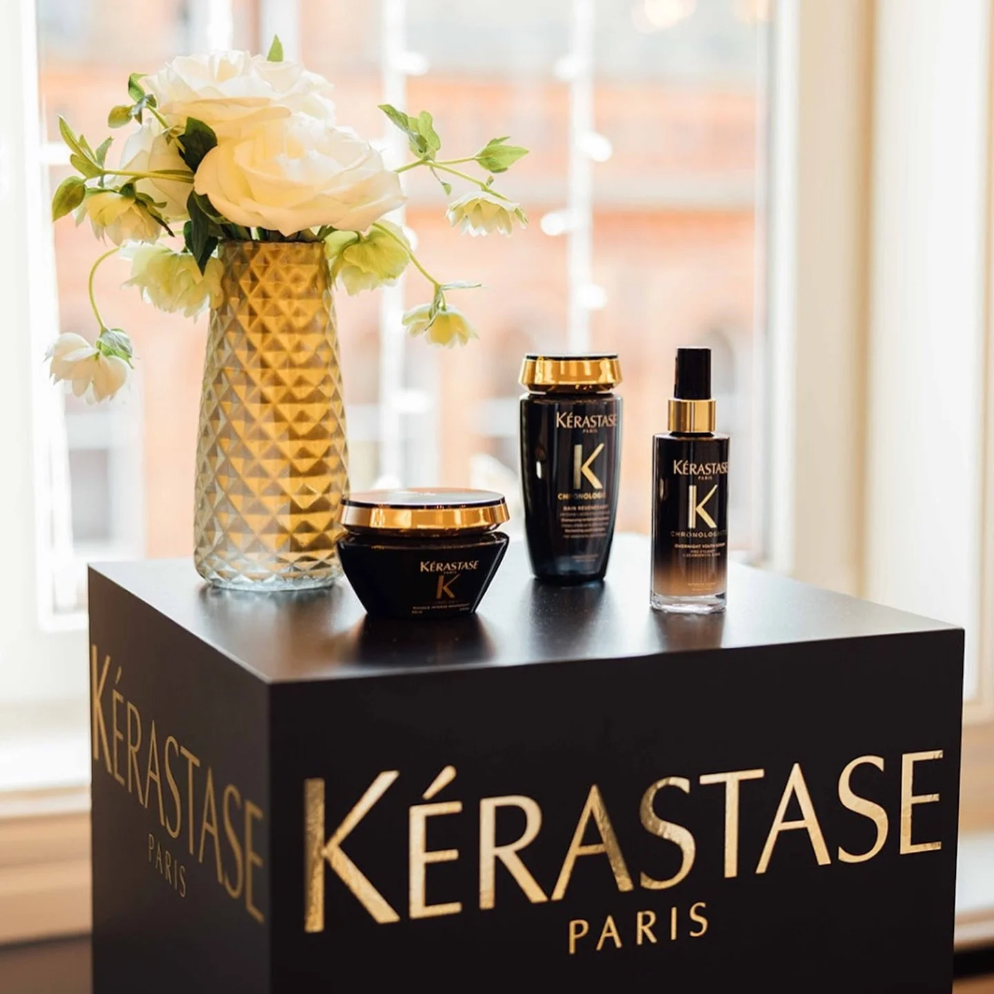 A night with K&eacute;rastase Chronolgiste ✨ 

The secret to time-defying hair. It was a pleasure to create this intimate candlelit dinner in Dublin to celebrate Chronologiste&rsquo;s newest ambassador @demimoore 💫 

Design &amp; Planning @andreawev