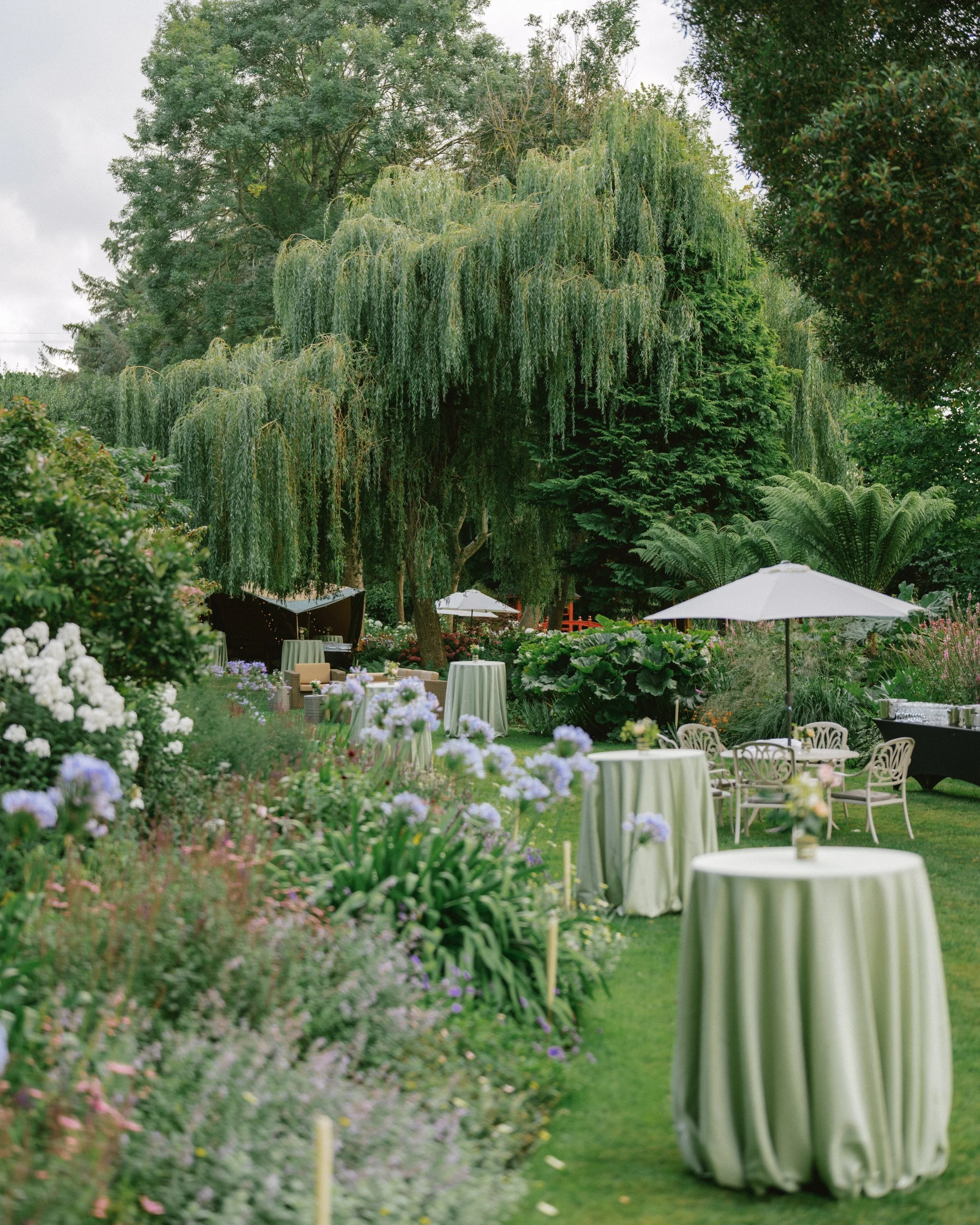An Irish garden welcome party 🌿

The perfect start to a wedding weekend. Summer flowers, a seasonal buffet, relaxed drinks and a stretch tent nestled amongst the walled gardens. 🌺 

A gorgeous setting to welcome guests and begin the celebrations 💚