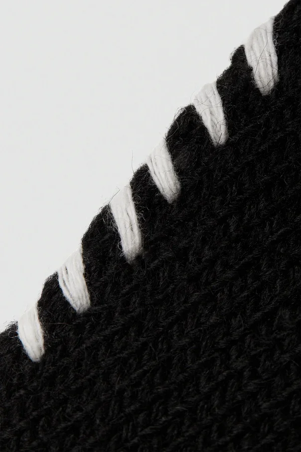 paura-hotaka-contrast-stitch-crewneck-black-16dp60080000001-8.webp