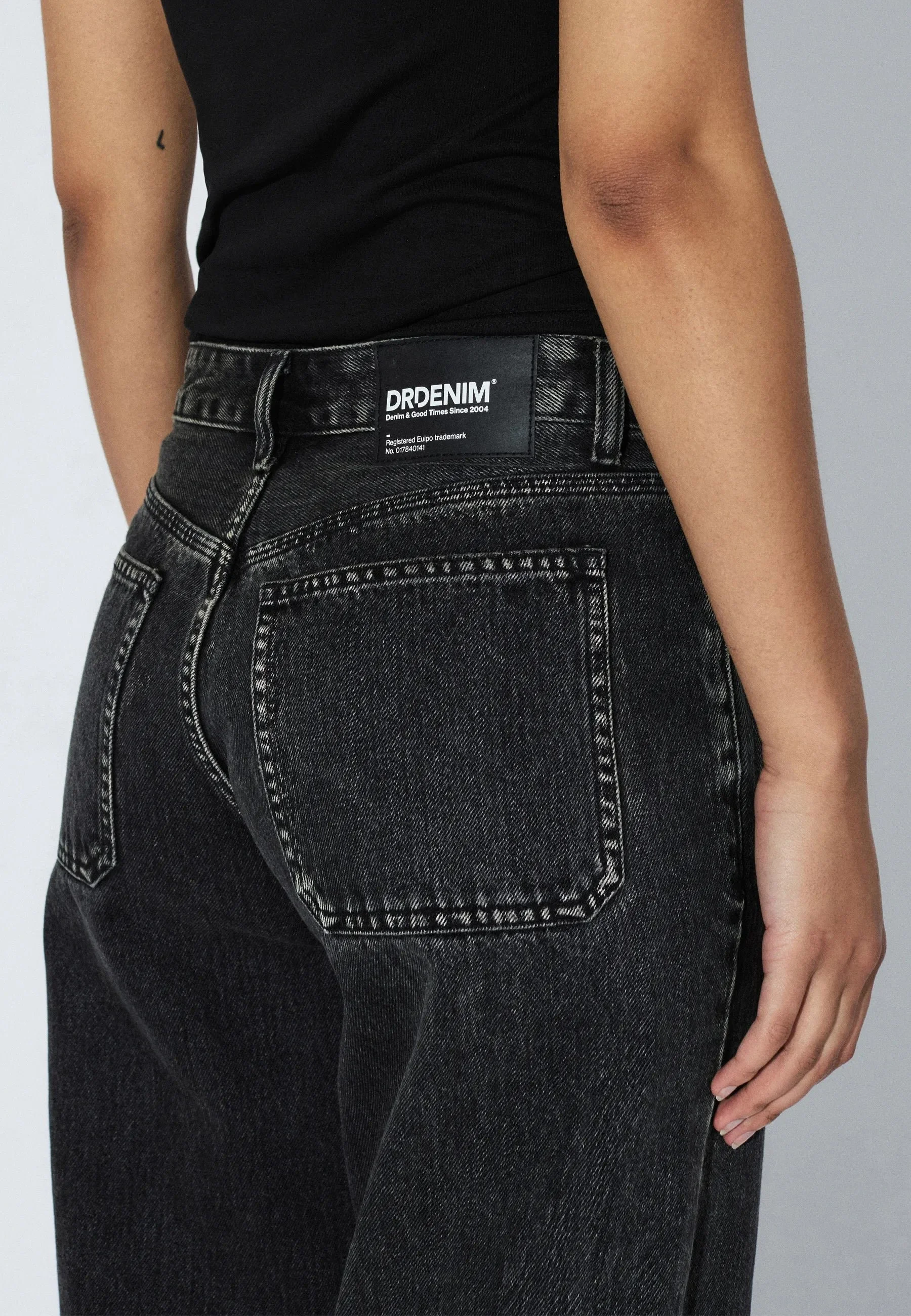 2610114V60_DrDenim_NikaMidStraightWorker_AgedBlack_Main_W5_2_0a51853a-cf88-4bcd-95ce-fa2e019977ea.jpeg