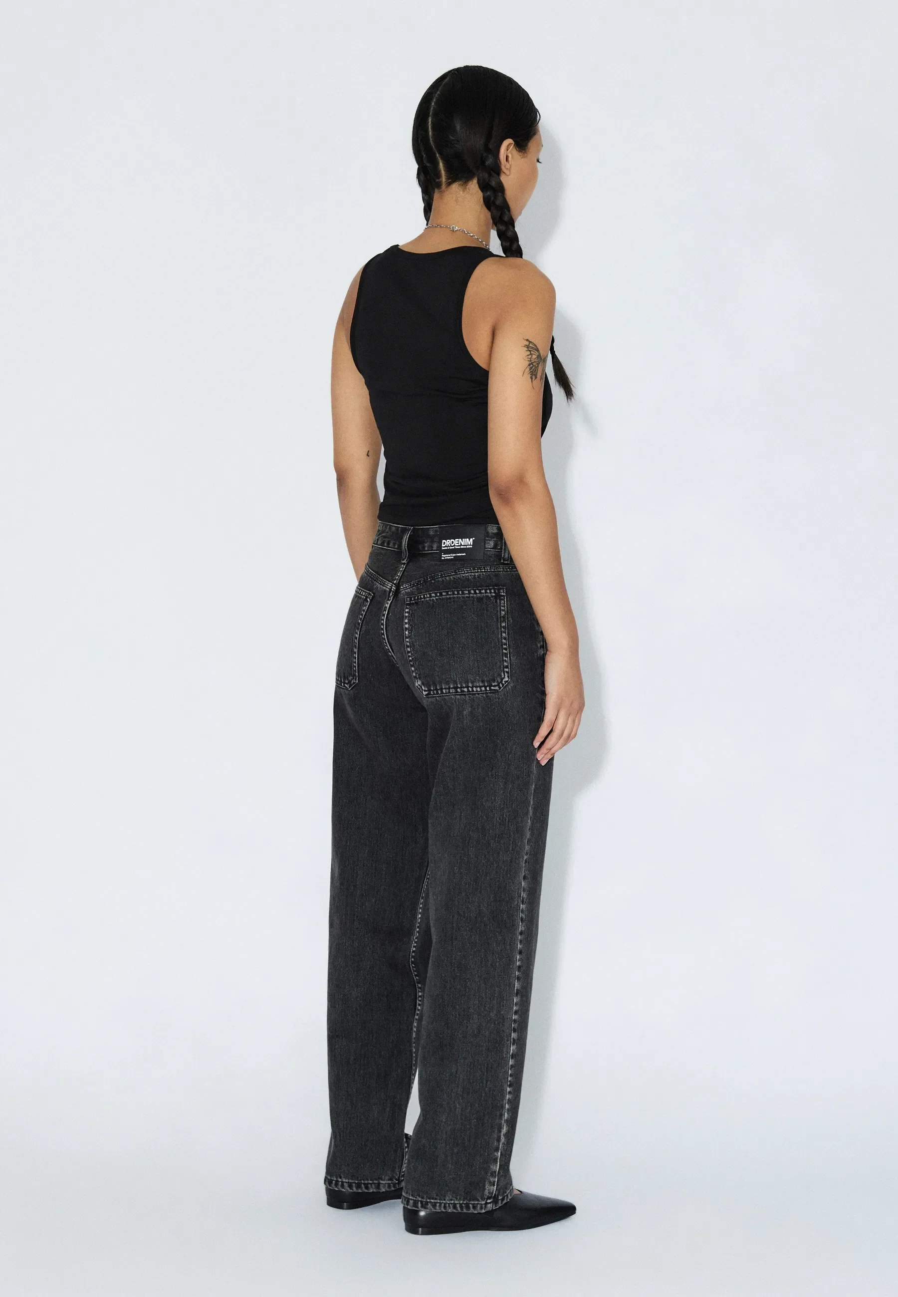 2610114V60_DrDenim_NikaMidStraightWorker_AgedBlack_Main_W2_1_2848ac0c-212b-481a-84c1-a453fe49c701.webp