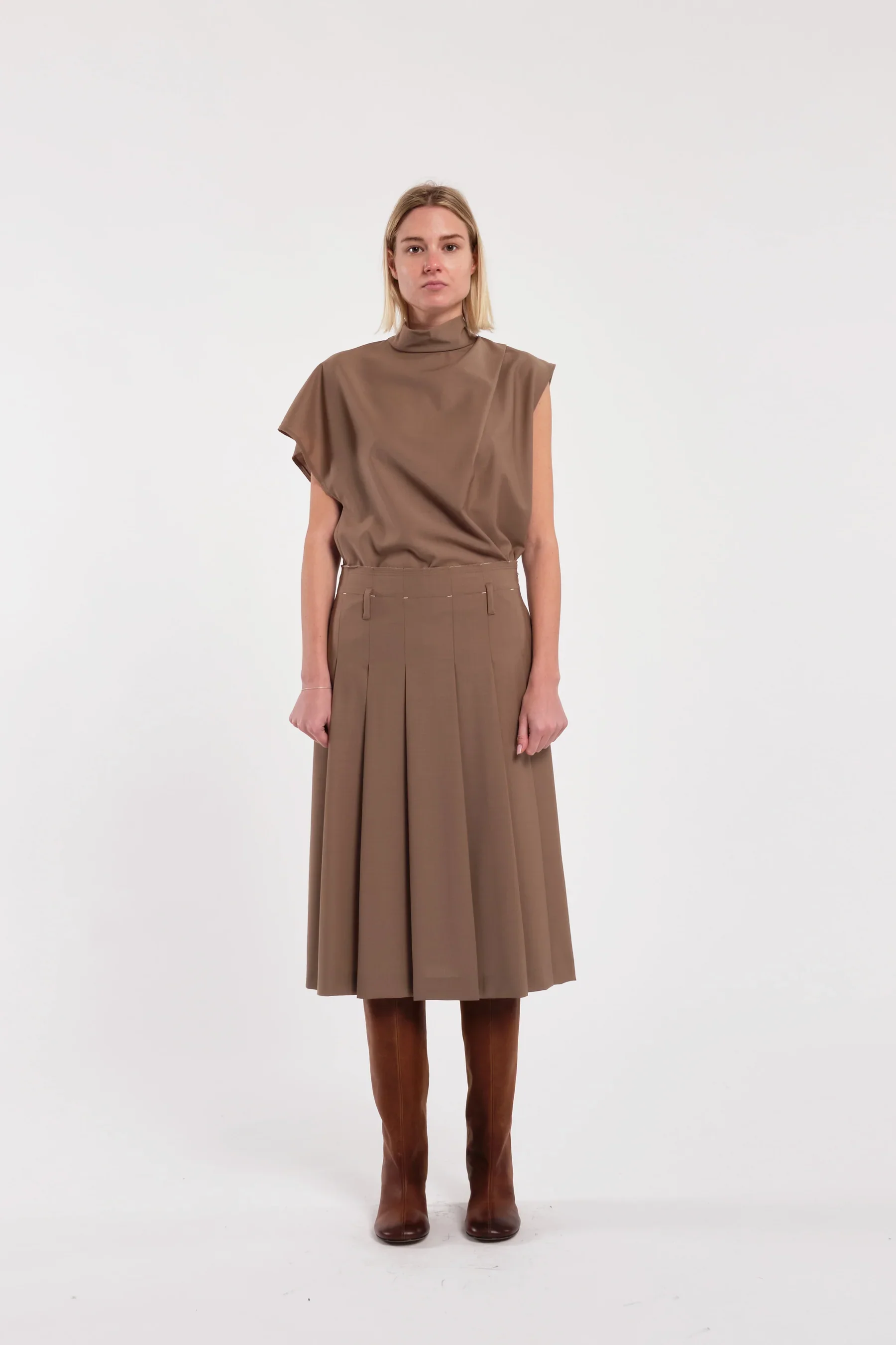 ASYMMETRICAL SLEEVE TOP – Tela