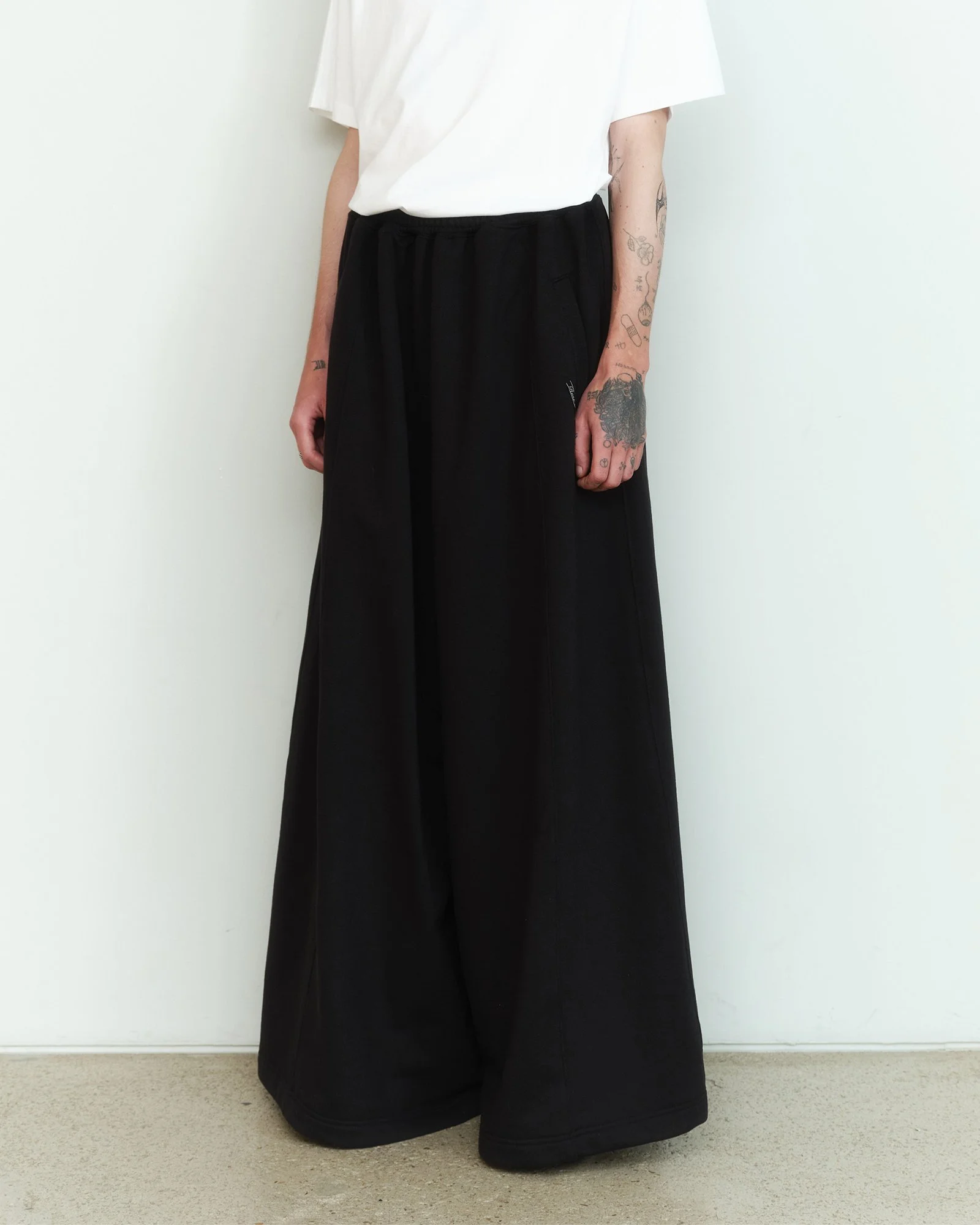 Black lounge pants 02.jpg