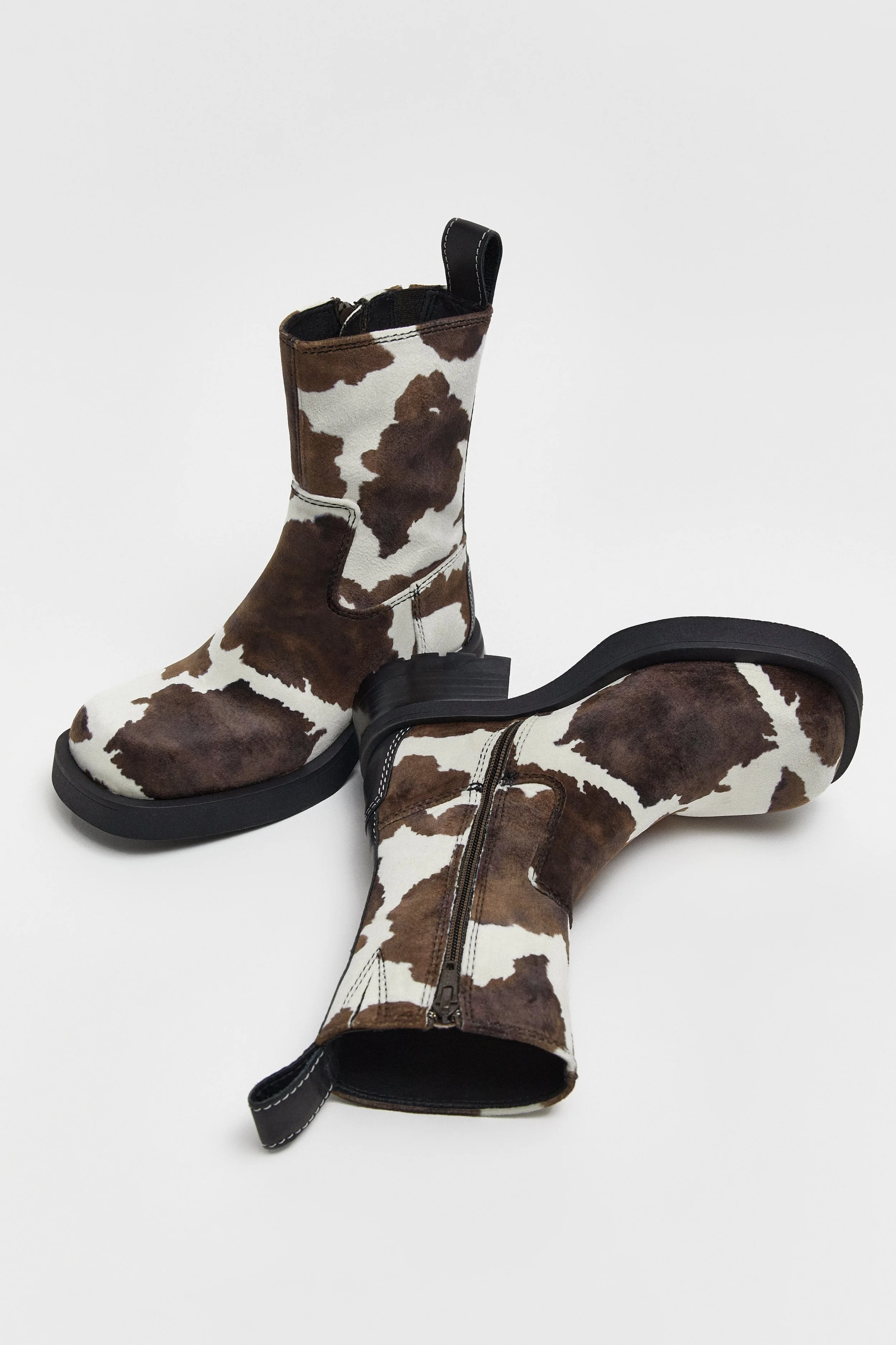 E8-Yolanda-Cow-Ankle-Boots-02.jpg