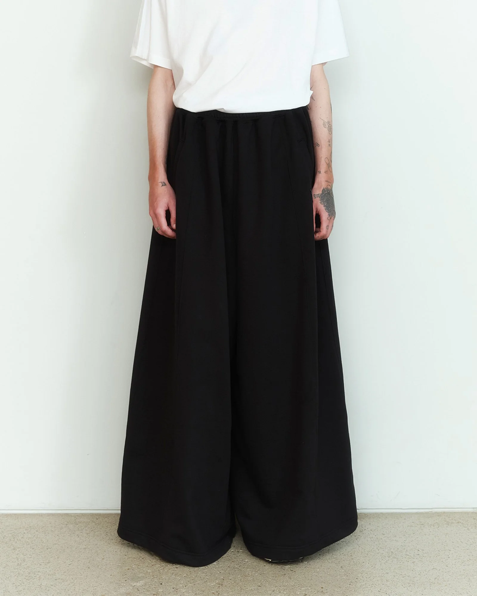 Black lounge pants 01.jpg