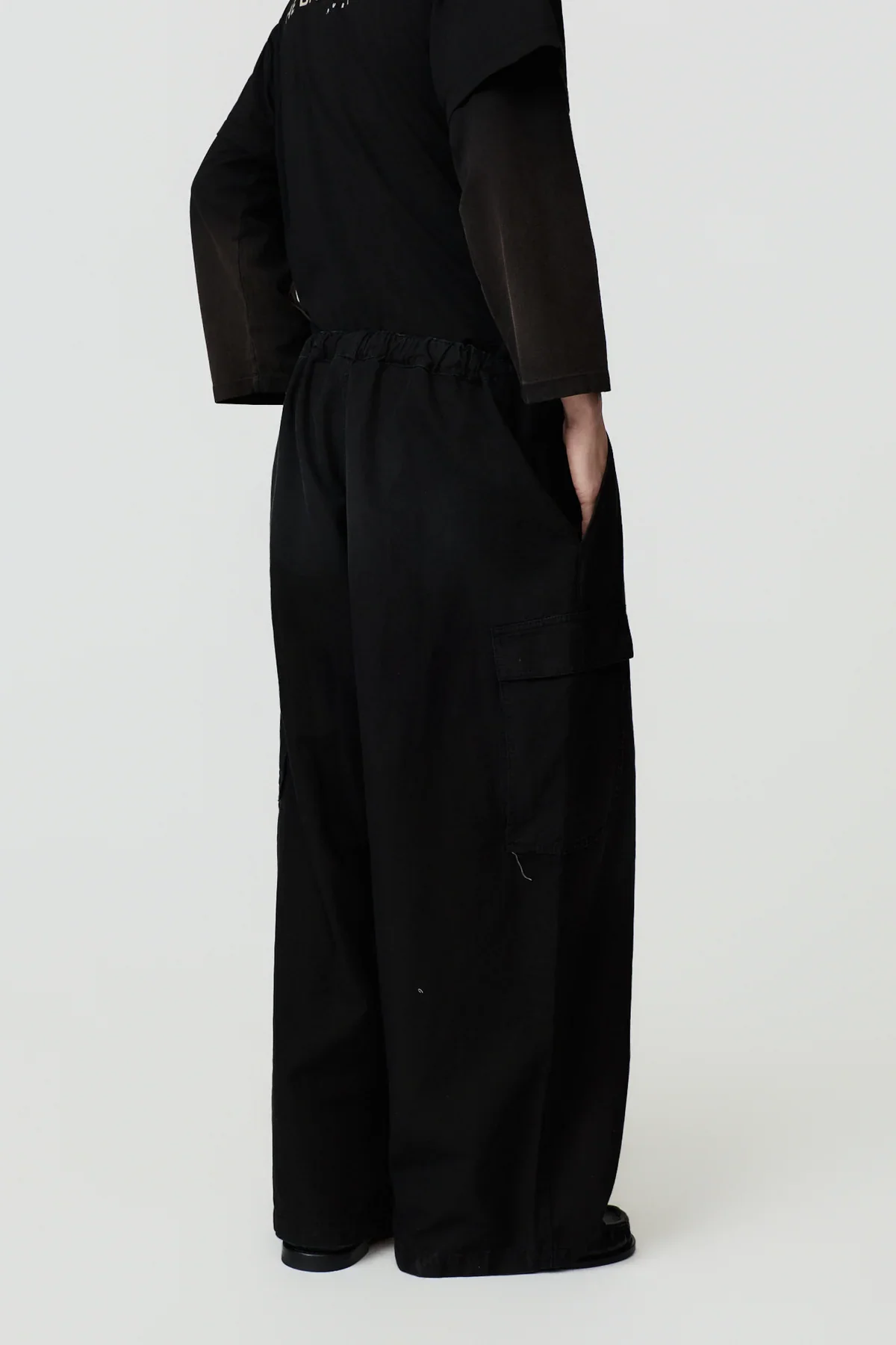 paura-sinope-oversized-cargo-trousers-black-16dp40210000001-2.webp