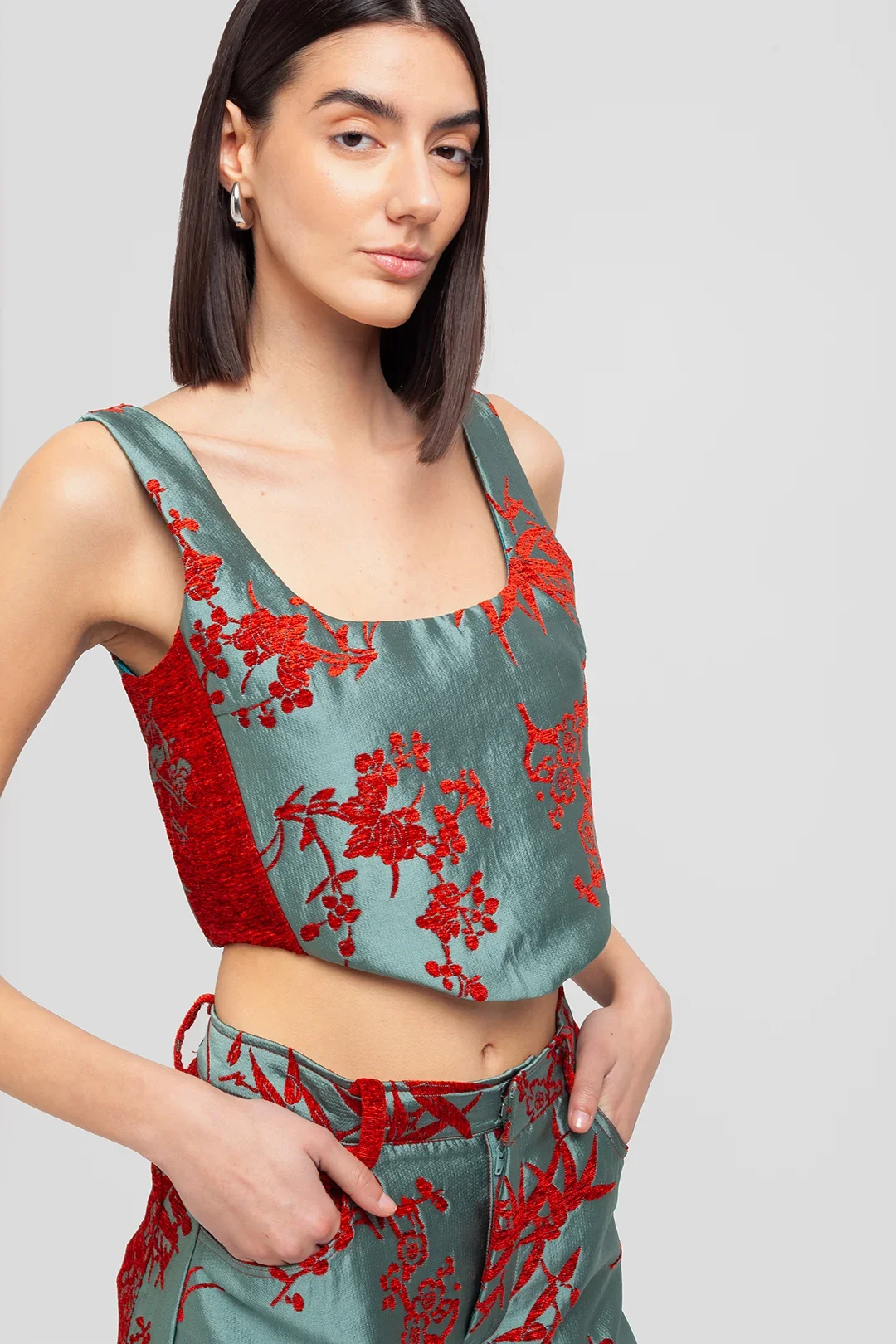 F26CT03_BR01_03.webp