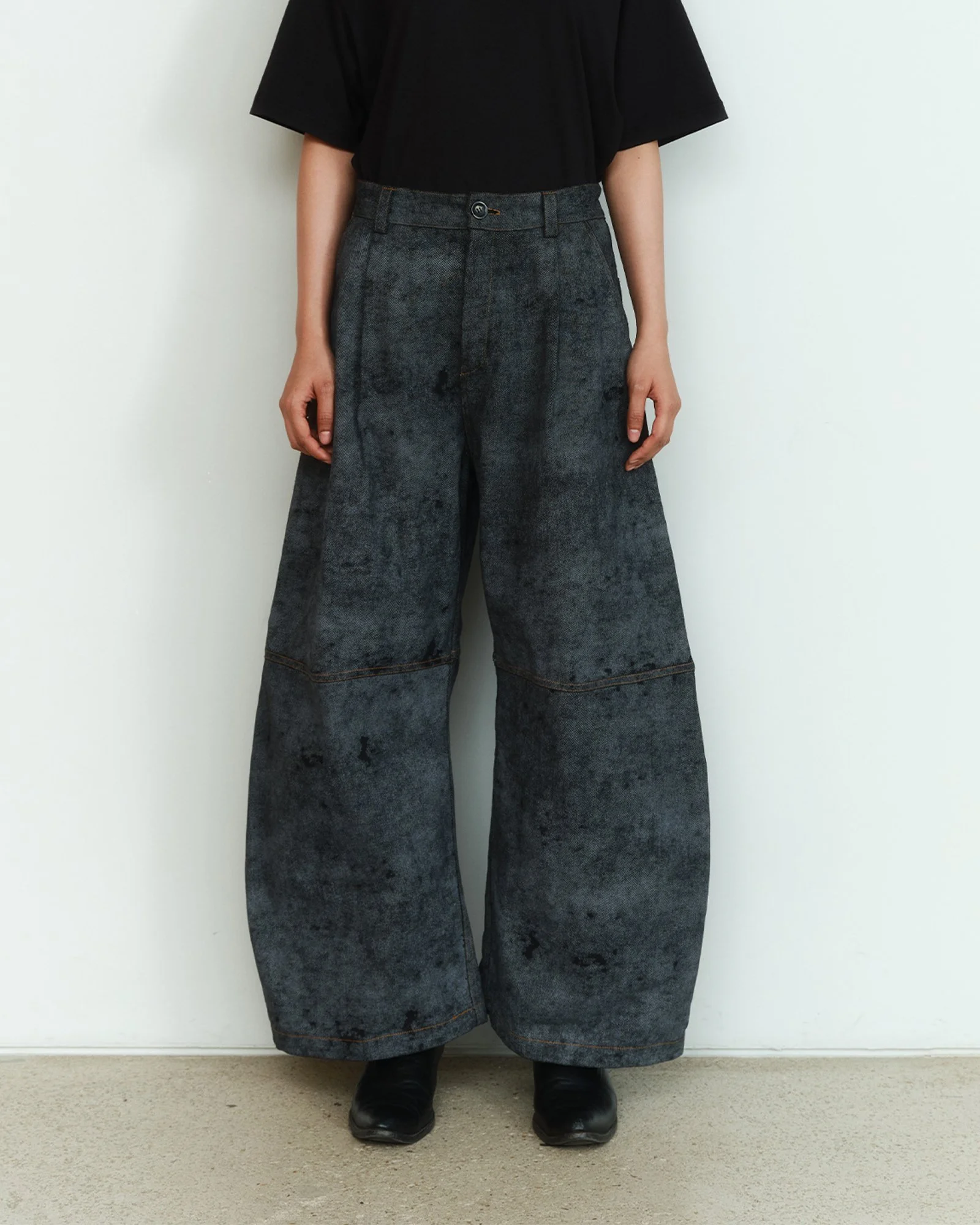 Dark smoke pants 02.jpg