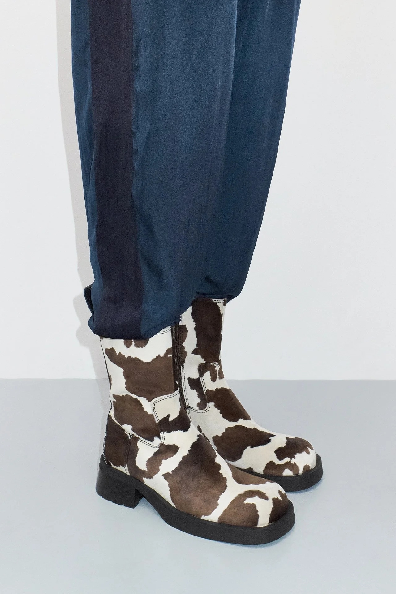 ec-e8-Yolanda-Cow-Ankle-Boots-cp-01.jpg