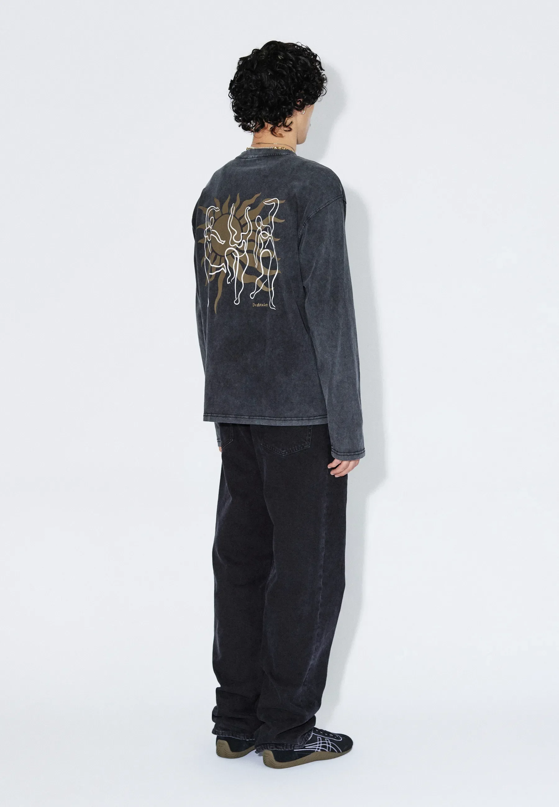2431103BJ3_DrDenim_CaidenLongsleeve_WashedBlackDance_Main_M2_1_505cc7a0-a44a-429c-922a-f9cccdc252e9.webp