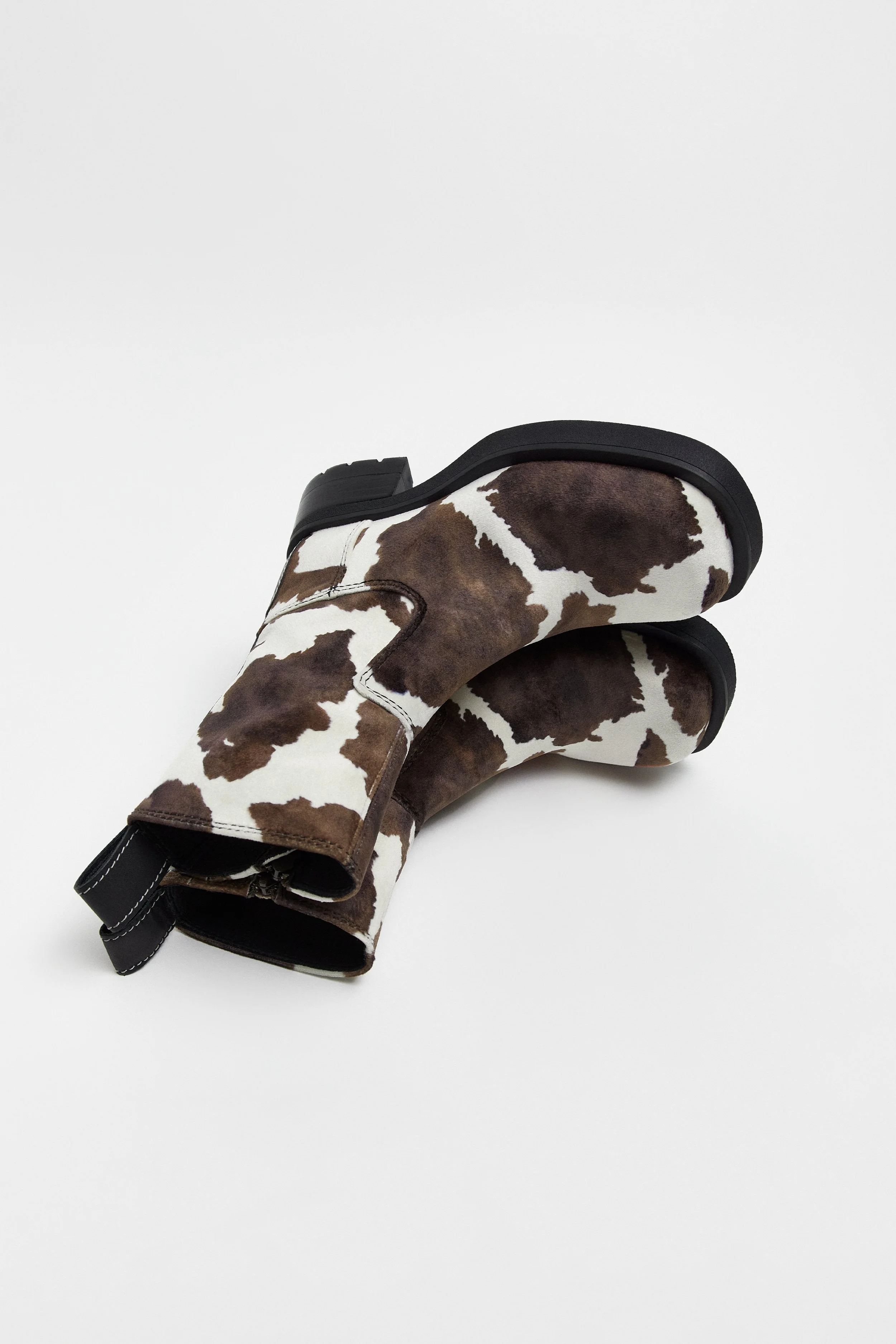 E8-Yolanda-Cow-Ankle-Boots-03.jpg