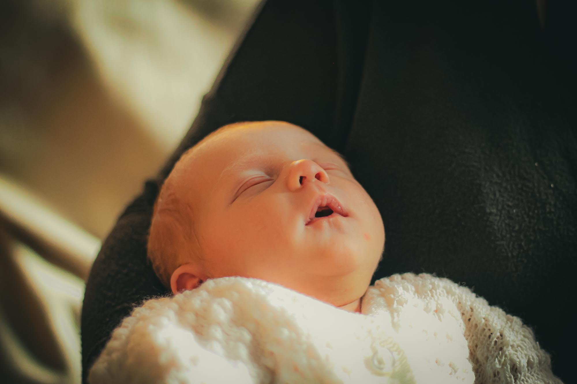 baby-asleep-in-arms-family-photography.jpg