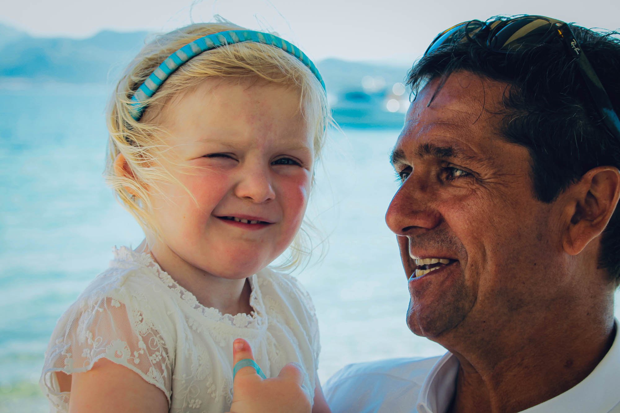 uncle-smiling-at-niece-family-photography.jpg