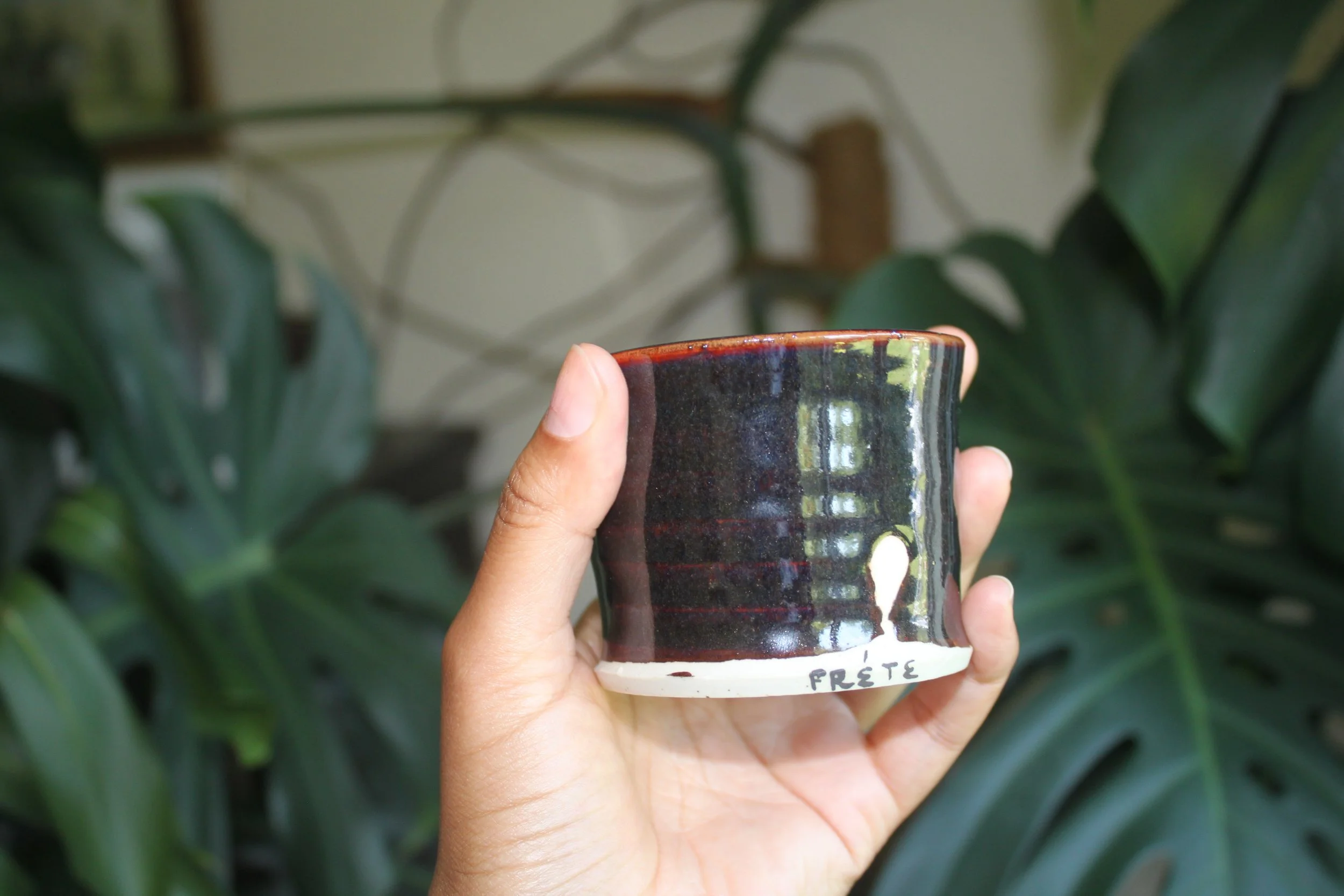 Small Brown Cup - Frete Studio