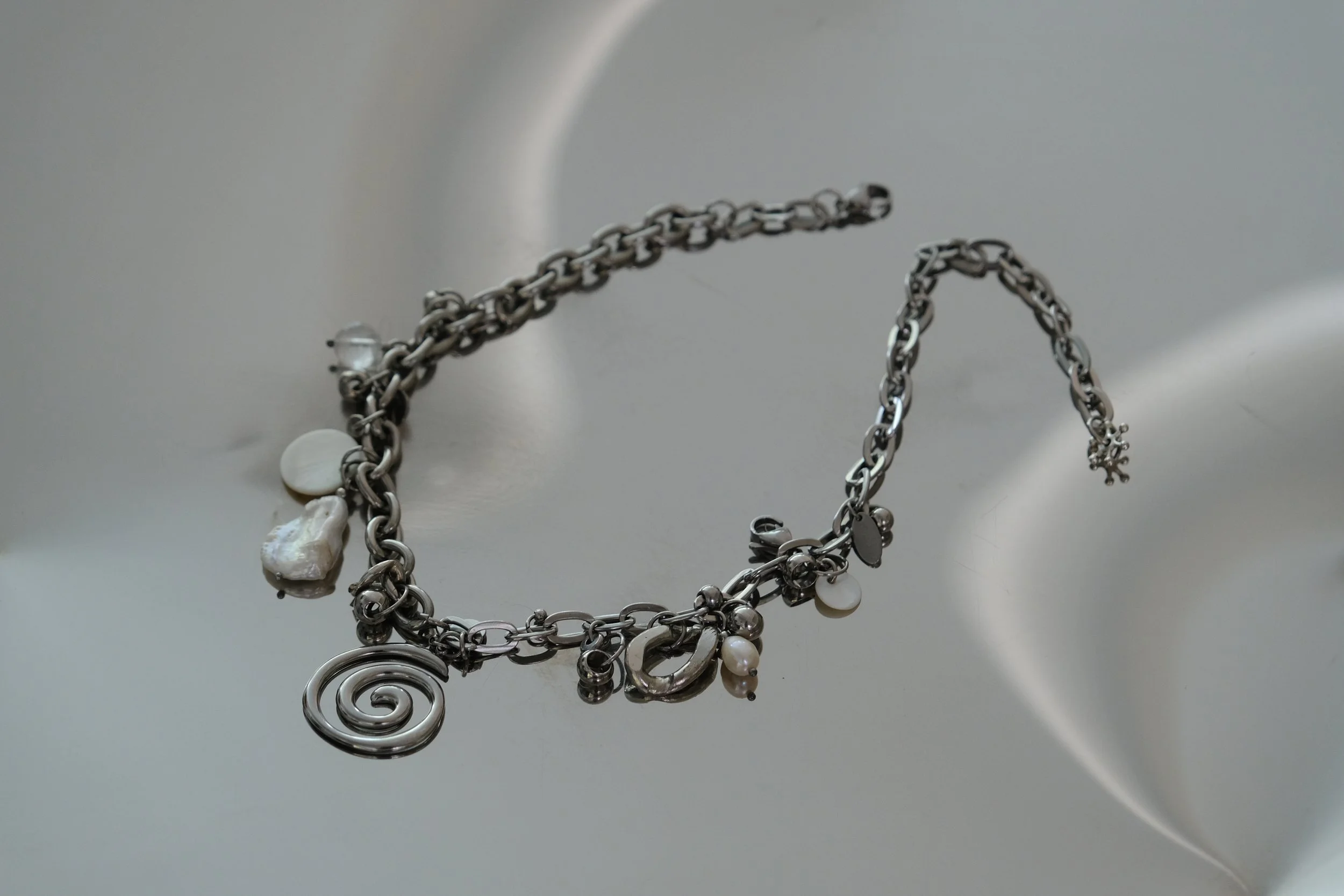 Charm Necklace with Swirl - Pilar do Rio