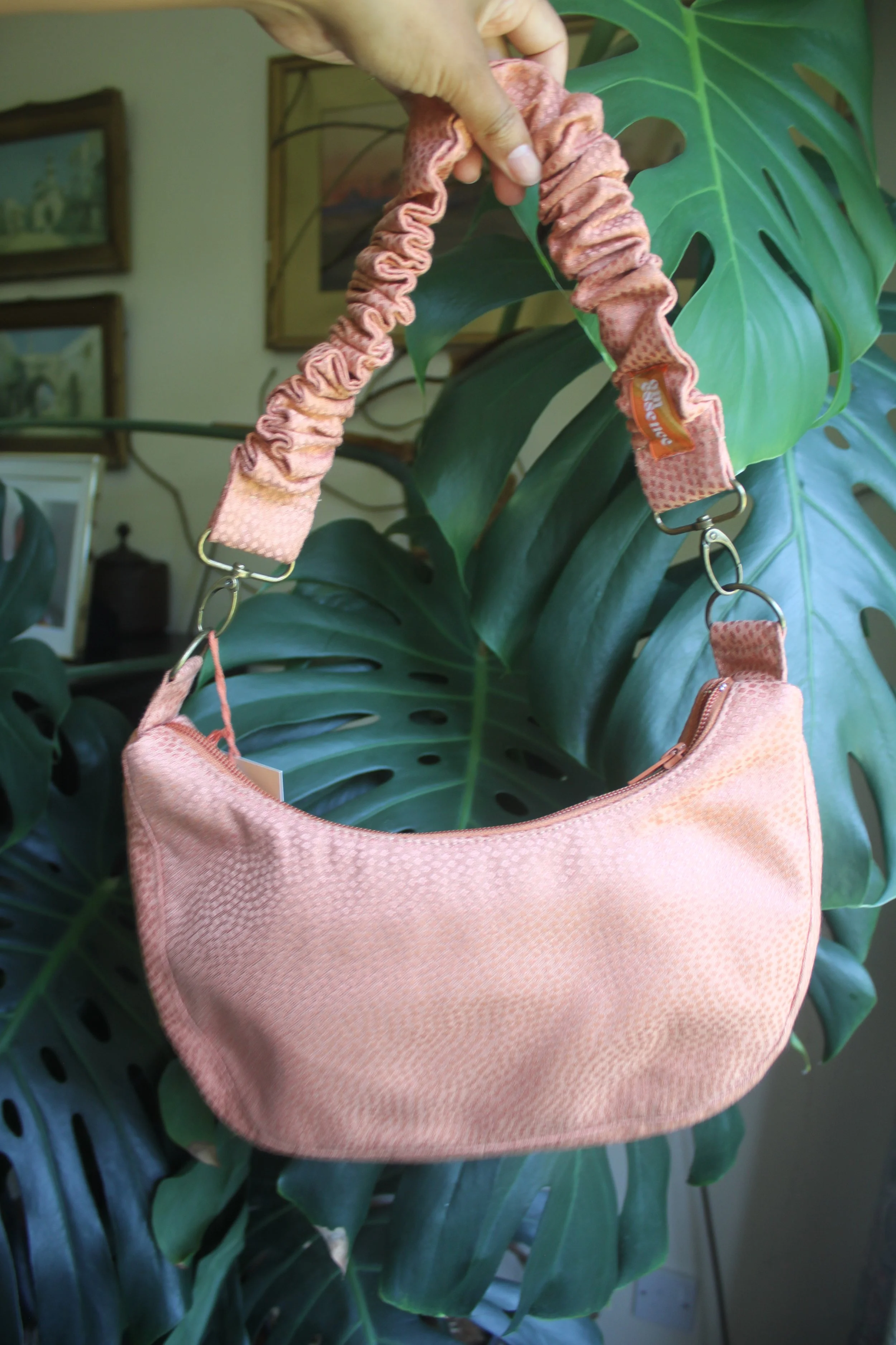 Coral Scrunchie Bagette - OmEssence