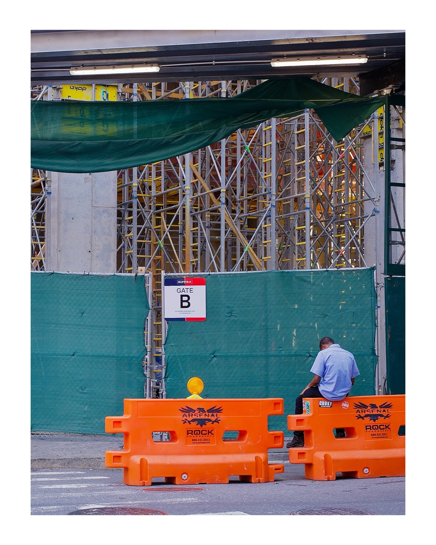 #broadway #constructionsitesnyc #streetphotographernyc #hersheys #deniceflores