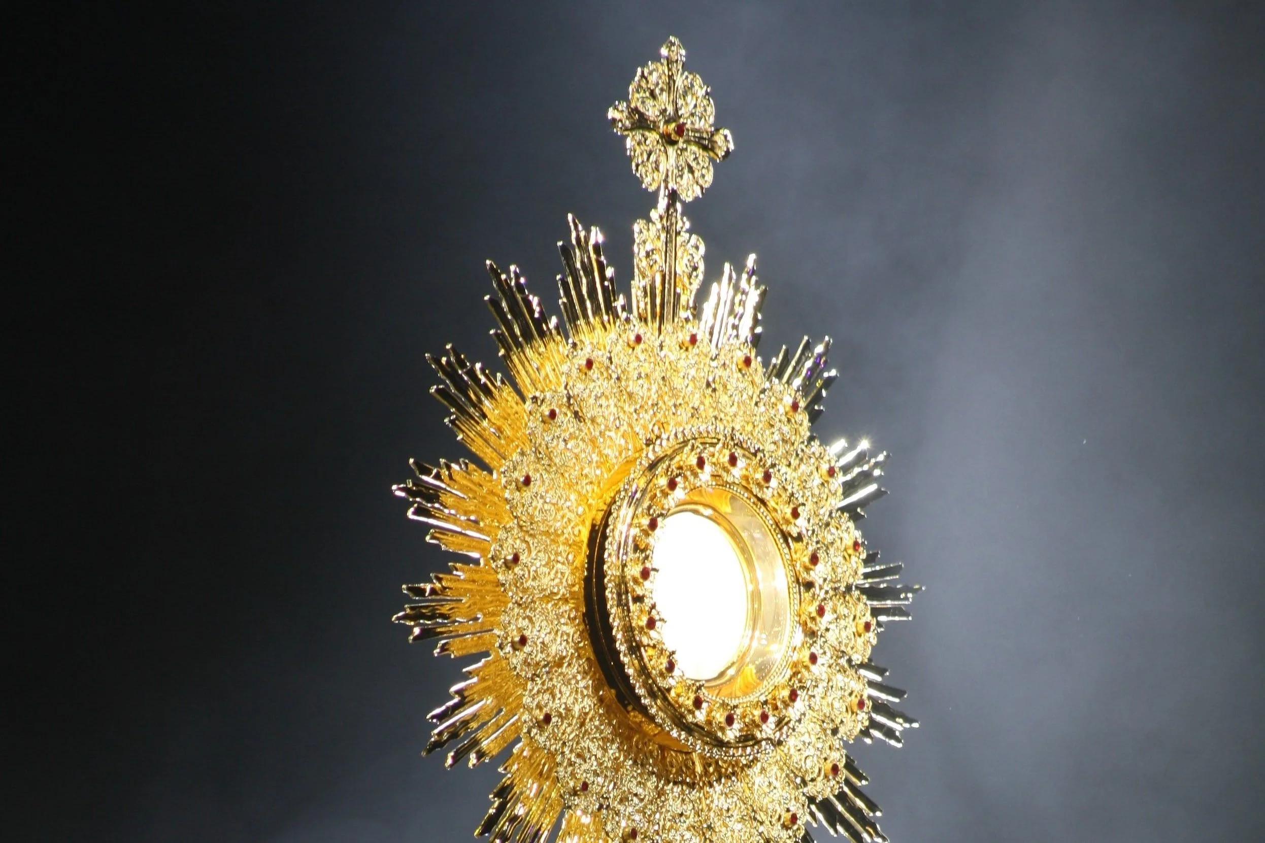 eric-mok-monstrance-unsplash.jpg