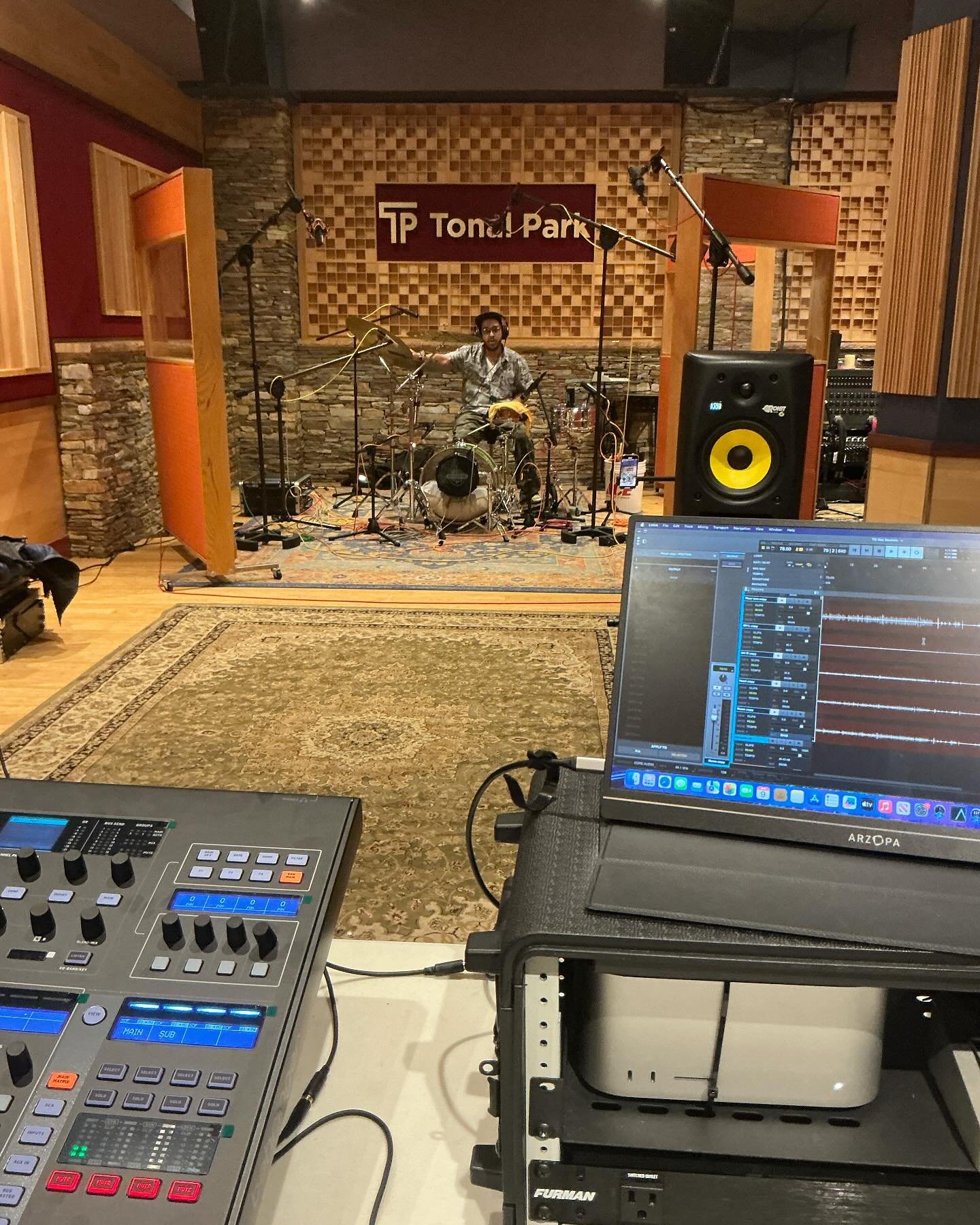 Solo or Full Band Performance Recording &amp; Mixing 

DM for inquiries !