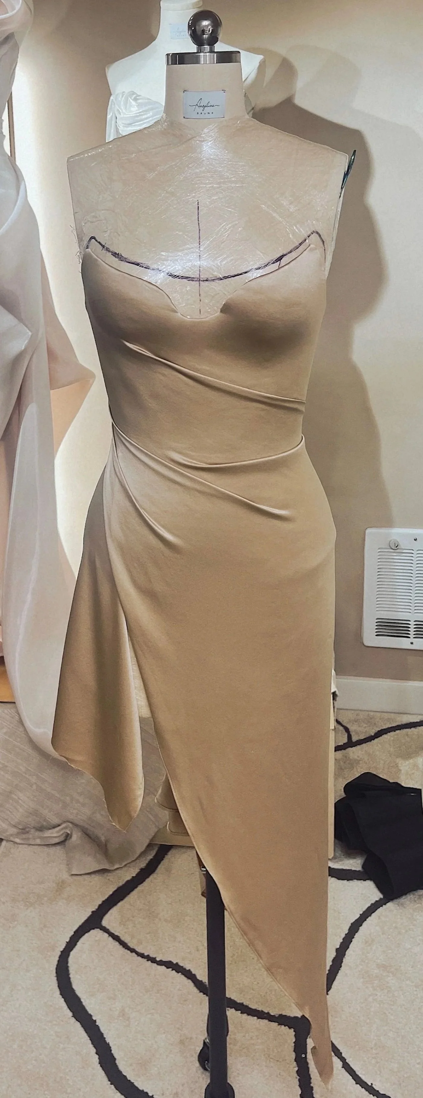 Work with designer Angeline Brunk for all the looks surrounding your wedding weekend with the couture, muse program, and rental services at her private design studio in Queen Anne. For the modern woman look for elevated design in Seattle.