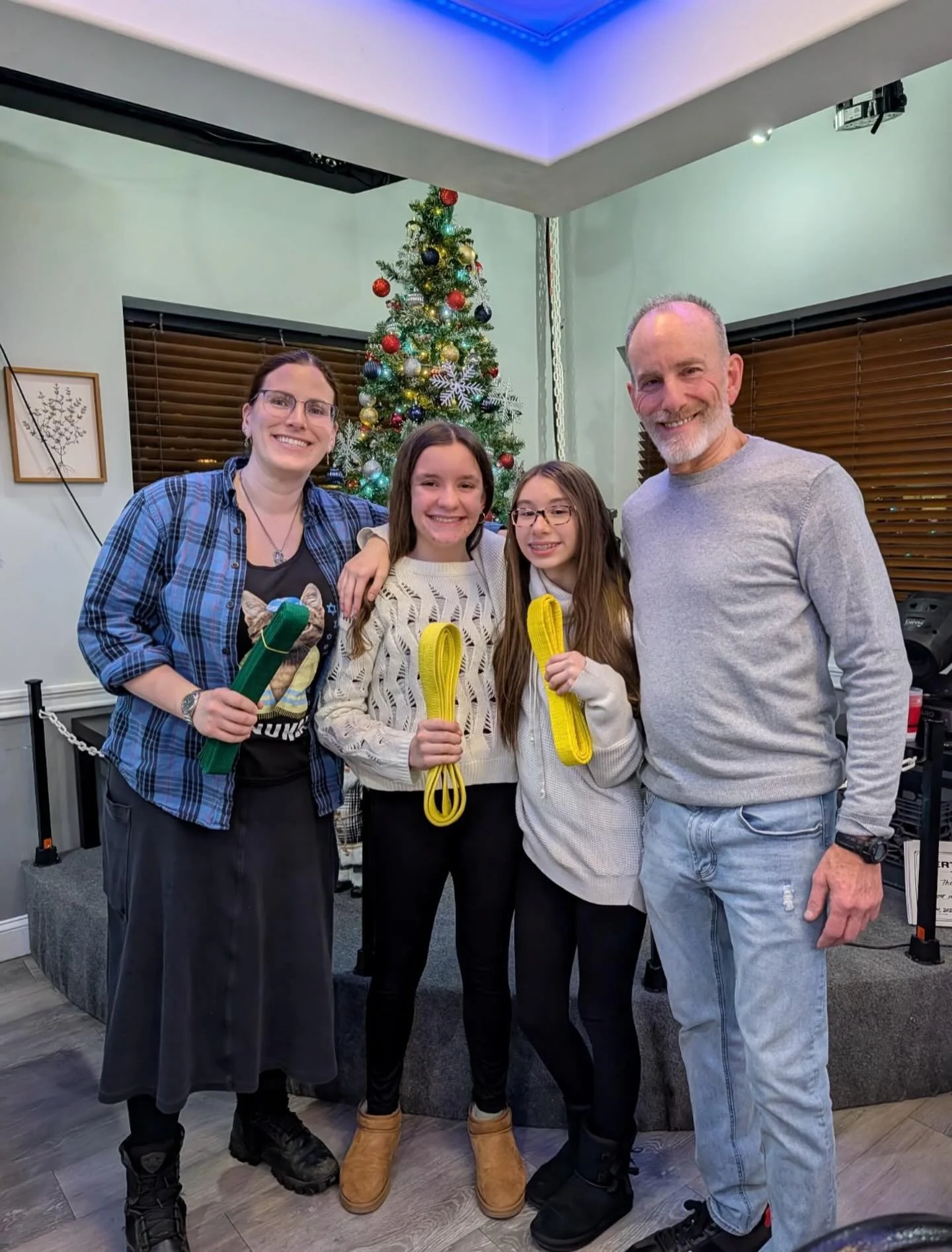 Congratulations to Abby, Grace and Mila on their promotions at our Holiday party!

#kravmaga #mma #beltpromotion #team #holidays