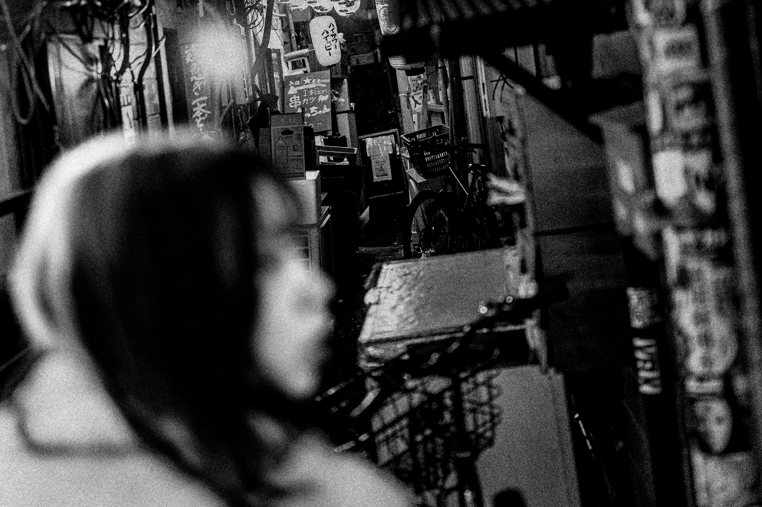 Alley - black and white.jpg
