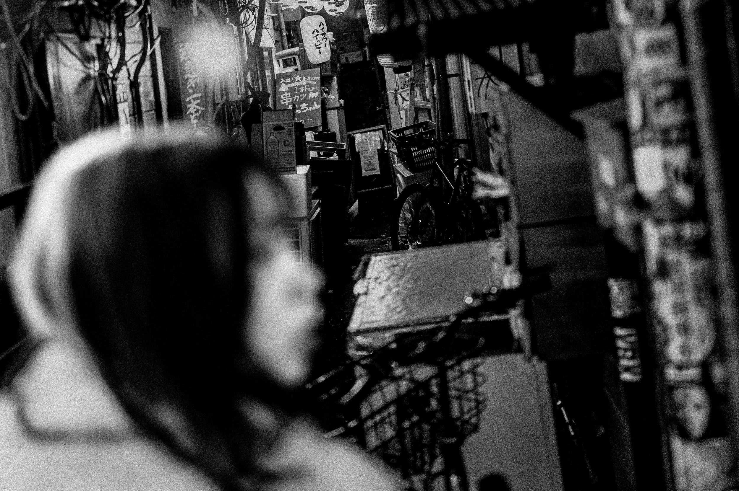 Alley - black and white.jpg