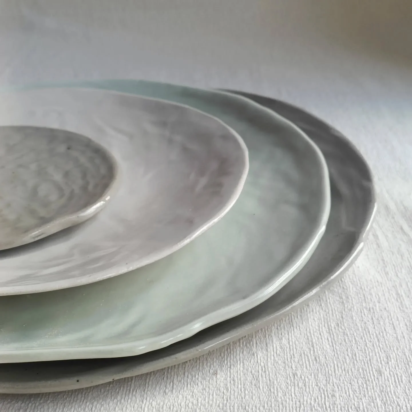 Quelques nuances de c&eacute;ladon...
.
.
.
.
#artsdelatable #gastronomie #michelinguide #michelinstars&nbsp;#assietteartisanale
#restaurant #gastronomiefrancaise #gastronomy  #chefs #foodplate #sylviegelisceramique
#tableware&nbsp; #vaisselle #foodl