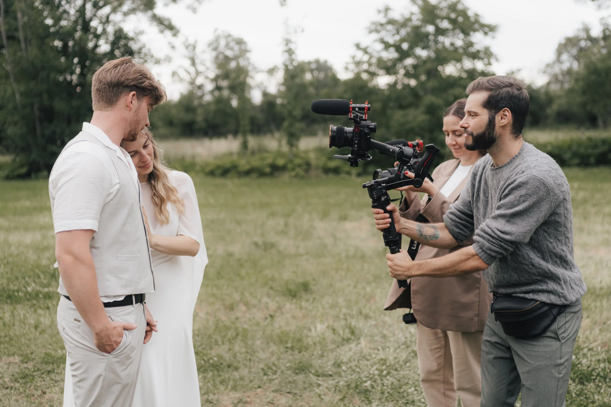 locrew hochzeitsvideo in berlin. videografen filmen das brautpaar